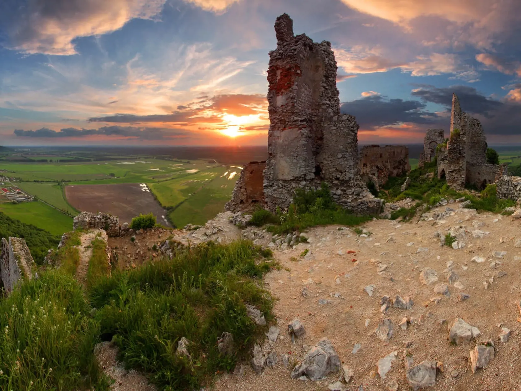 Pohľad na Plavecký hrad.