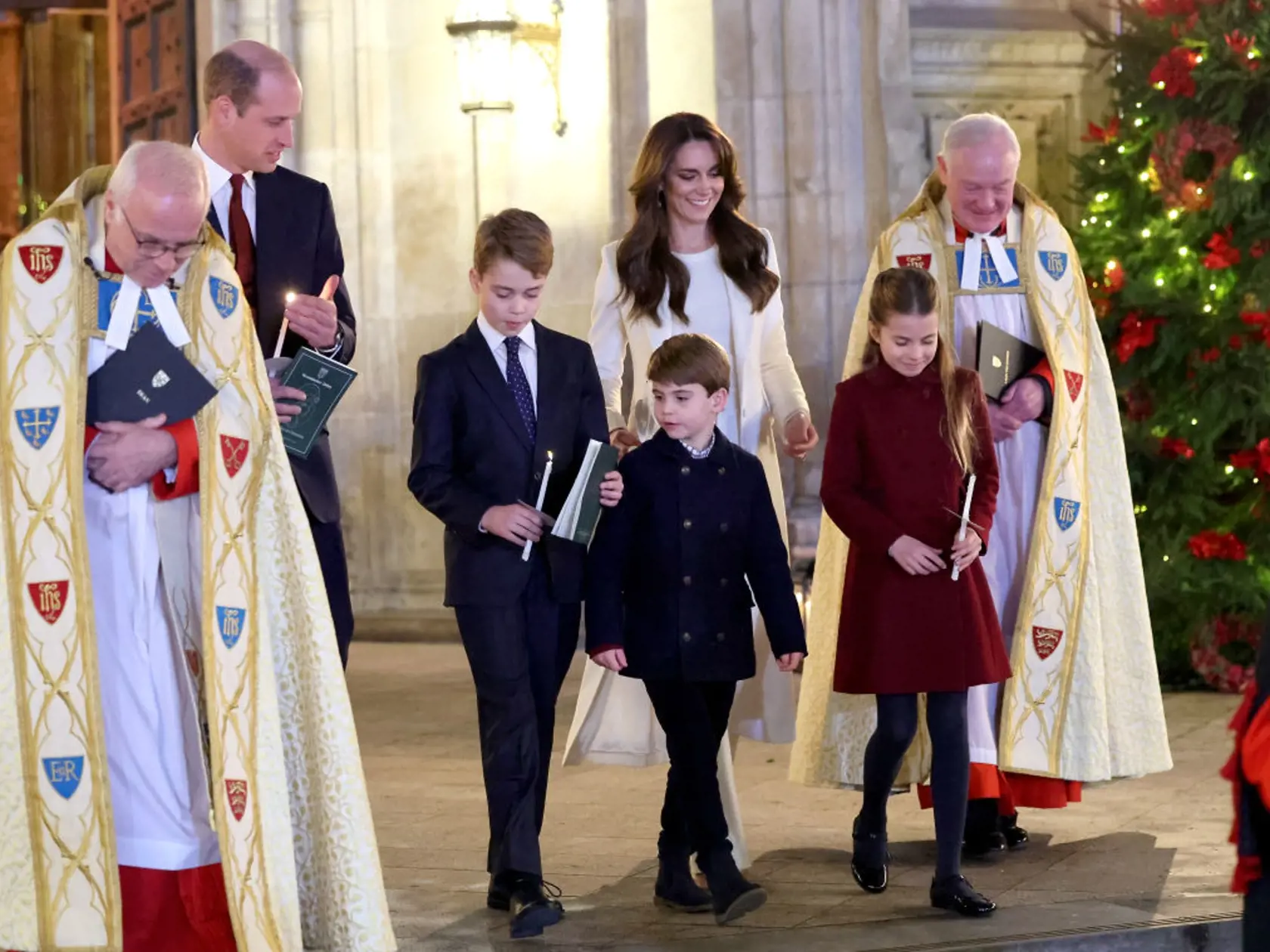 Princená Kate a princ William s deťmi, princom Georgom, princeznou Charlotte a princom Louisom na koncerte vianočných kolied vo Westminsterskom opátstve.