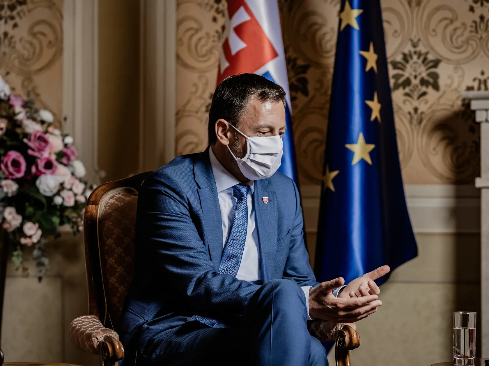 Kondolencie poslali aj najvyšší štátutári. Na snímke premiér Eduard Heger.