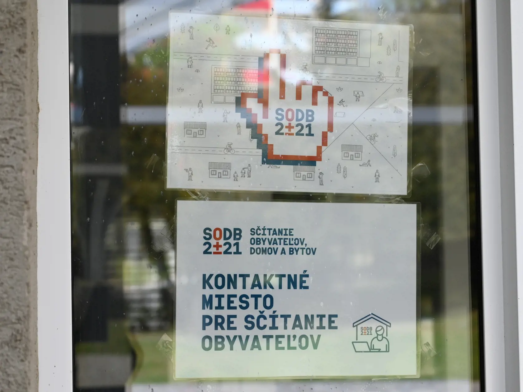 Na snímke oznam o sčítaní obyvateľov, domov a bytov na kontaktnom mieste na Základnej škole Spartakovskej v Trnave v pondelok 3. mája 2021. FOTO TASR - Lukáš Grinaj
