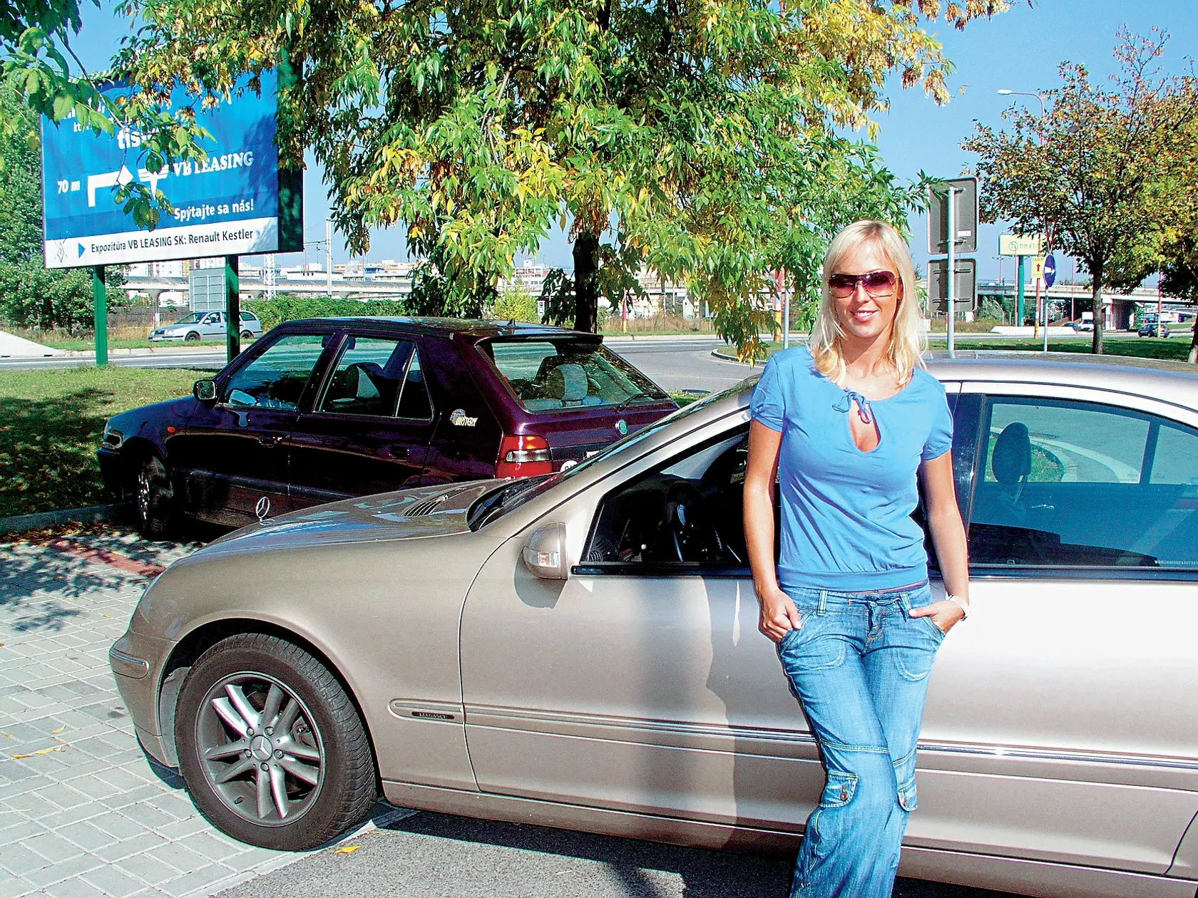 Zuzana Belohorcová, moderátorka, nové auto mercedes od spoločnosti AAA Auto
foto: Júlia Mikolášiková
uverejnené:  Šarm 42/04
pôvodný súbor:P1010578.eps
