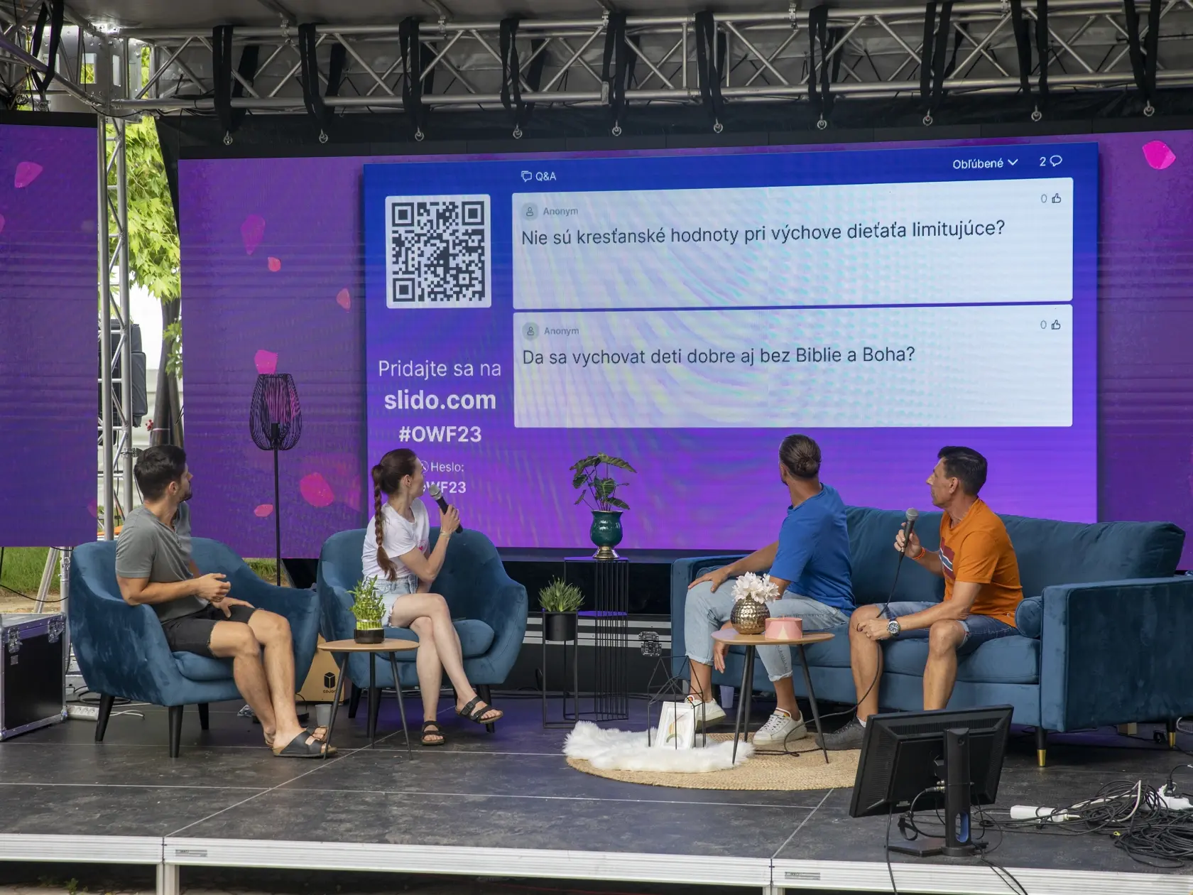 One Way Fest spoločenstva milosť. Zúčastnil sa ho aj futbalista Erik Čikoš. Toho spovedali v rámci diskusie manželia Bartalosovci.