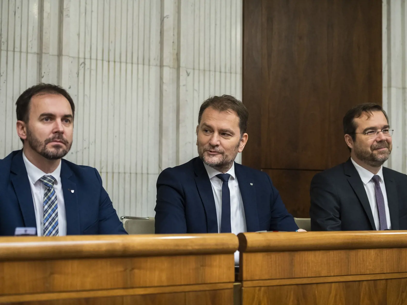 Chystajú sa politici a strany na tvrdú predvolebnú kampaň?