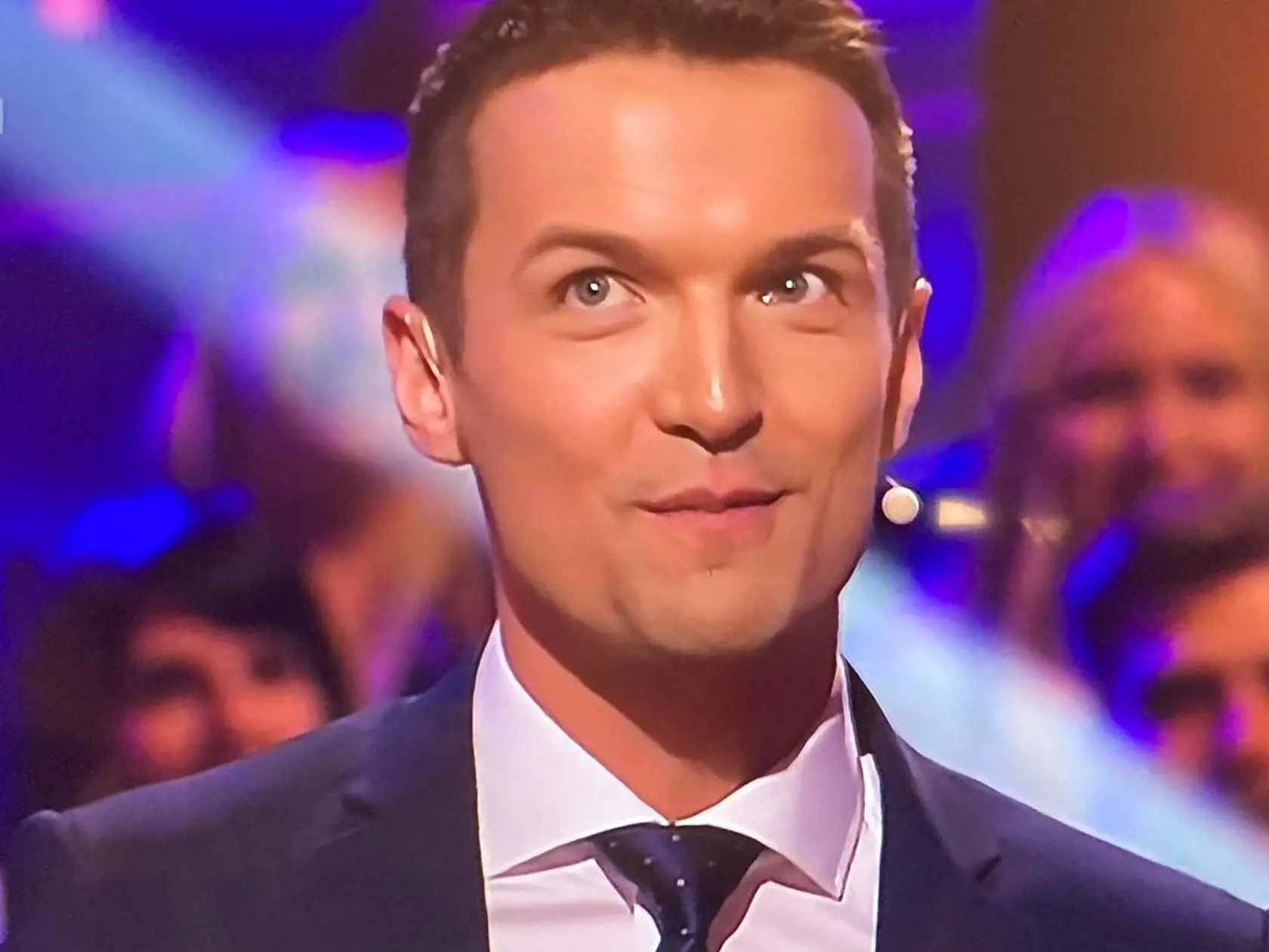 8. kolo Let's Dance: Moderátor Viktor Vincze.