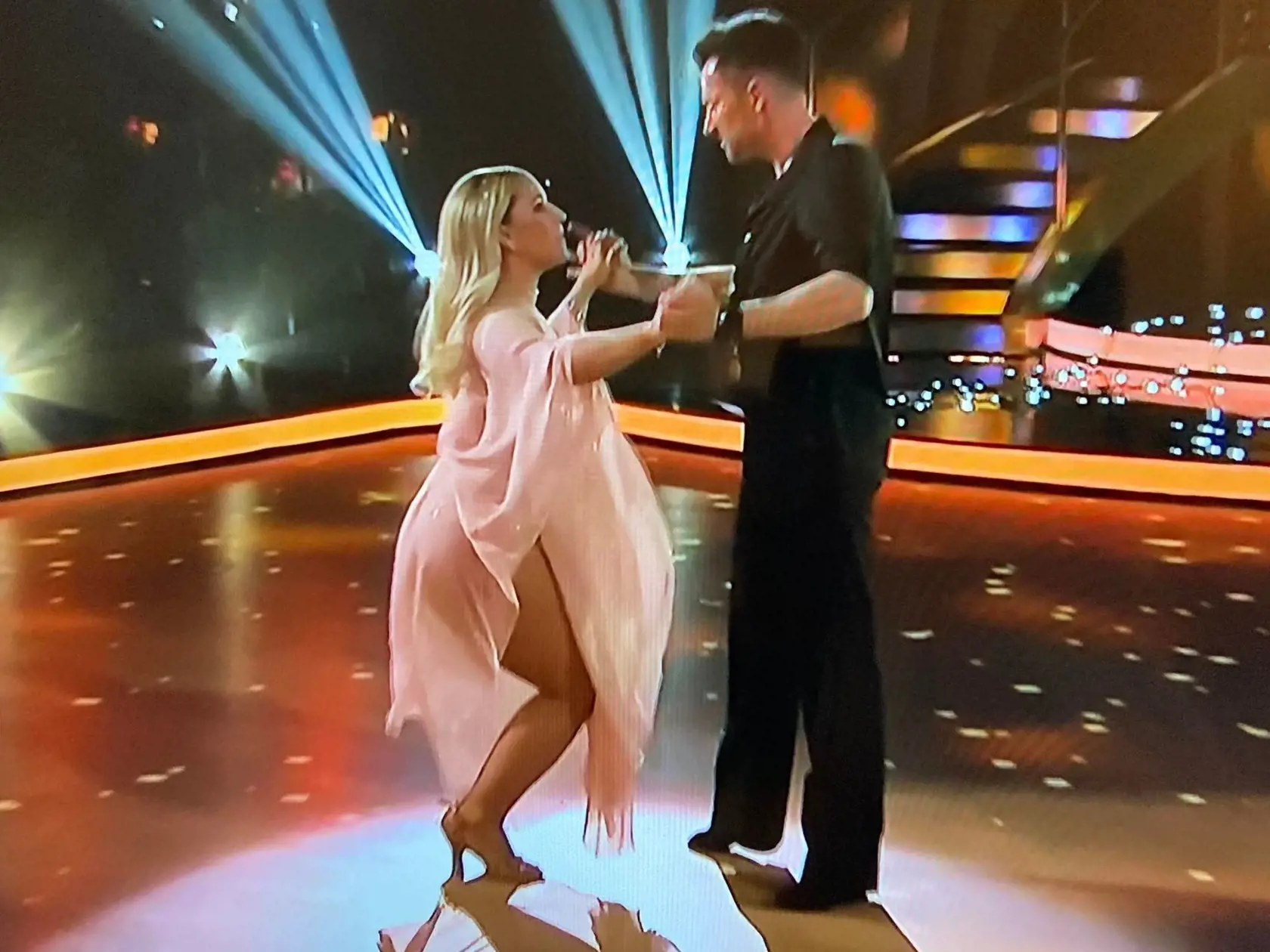 Tretie finálové kolo Let´s Dance. Dominika Cibulková a jej rumba na pesničku Shallow.