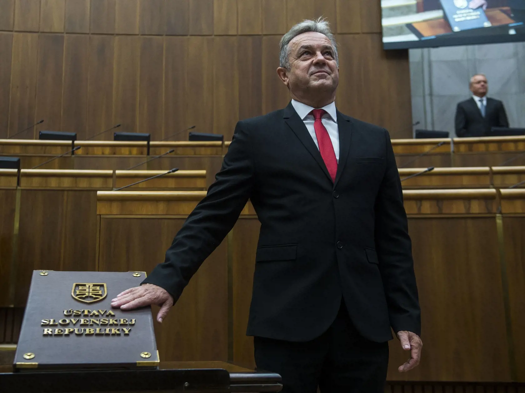 Na snímke Jozef Pročko (Slovensko) skladá poslanecký sľub počas ustanovujúcej schôdze Národnej rady Slovenskej republiky (NR SR) IX. volebného obdobia v Bratislave 25. októbra 2023. Hnutie OĽANO a priatelia opäť zmenilo názov. Po novom sa volá Slovensko. Vyplýva to z registra politických strán, ktorý je zverejnený na stránke Ministerstva vnútra (MV) SR. FOTO TASR - Jakub Kotian 
