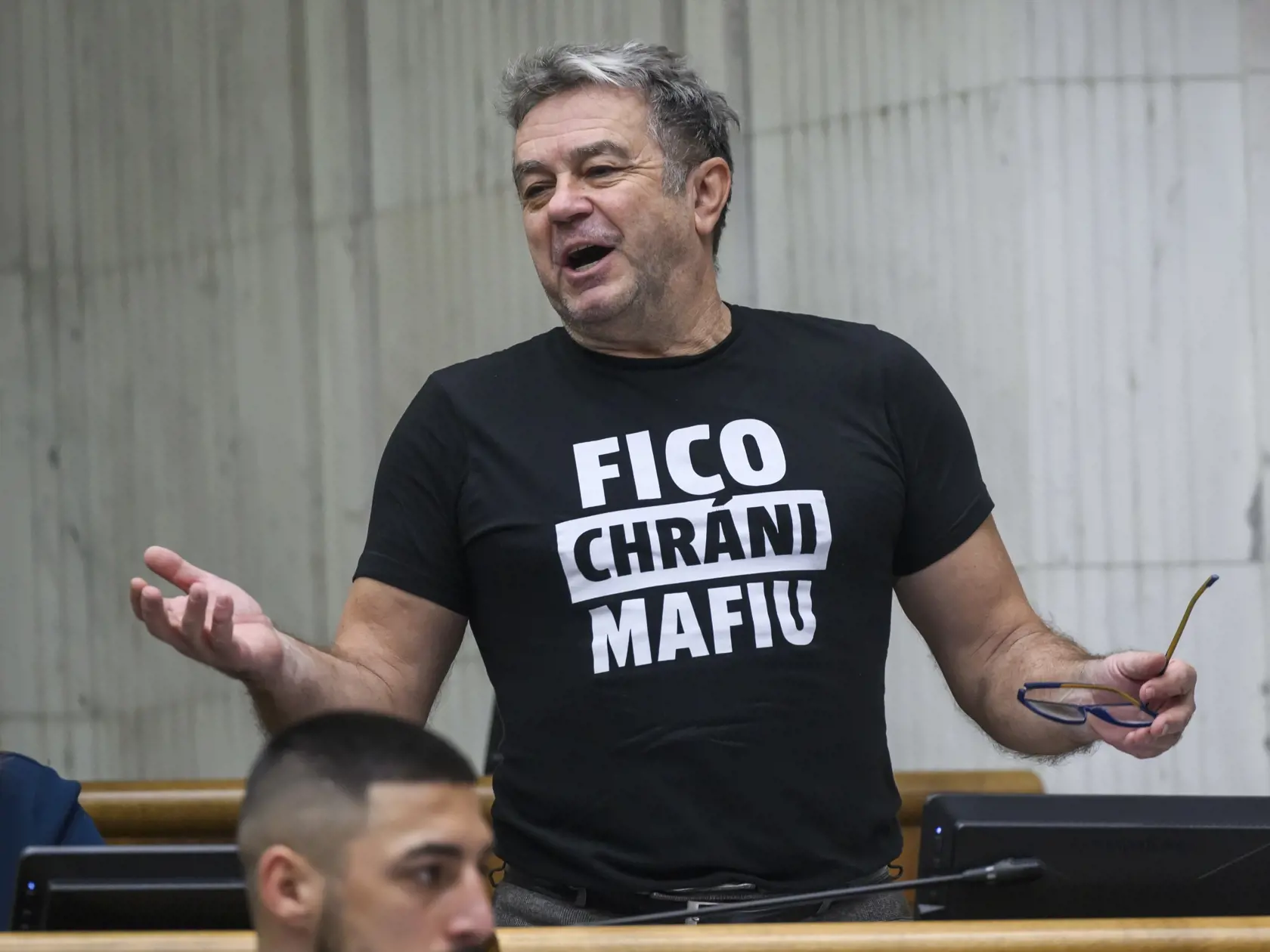 Na snímke poslanec Národnej rady (NR) SR  Jozef Pročko (hnutie Slovensko) gestikuluje počas 9. schôdze parlamentu v Bratislave 8. februára 2024. FOTO TASR - Jaroslav Novák