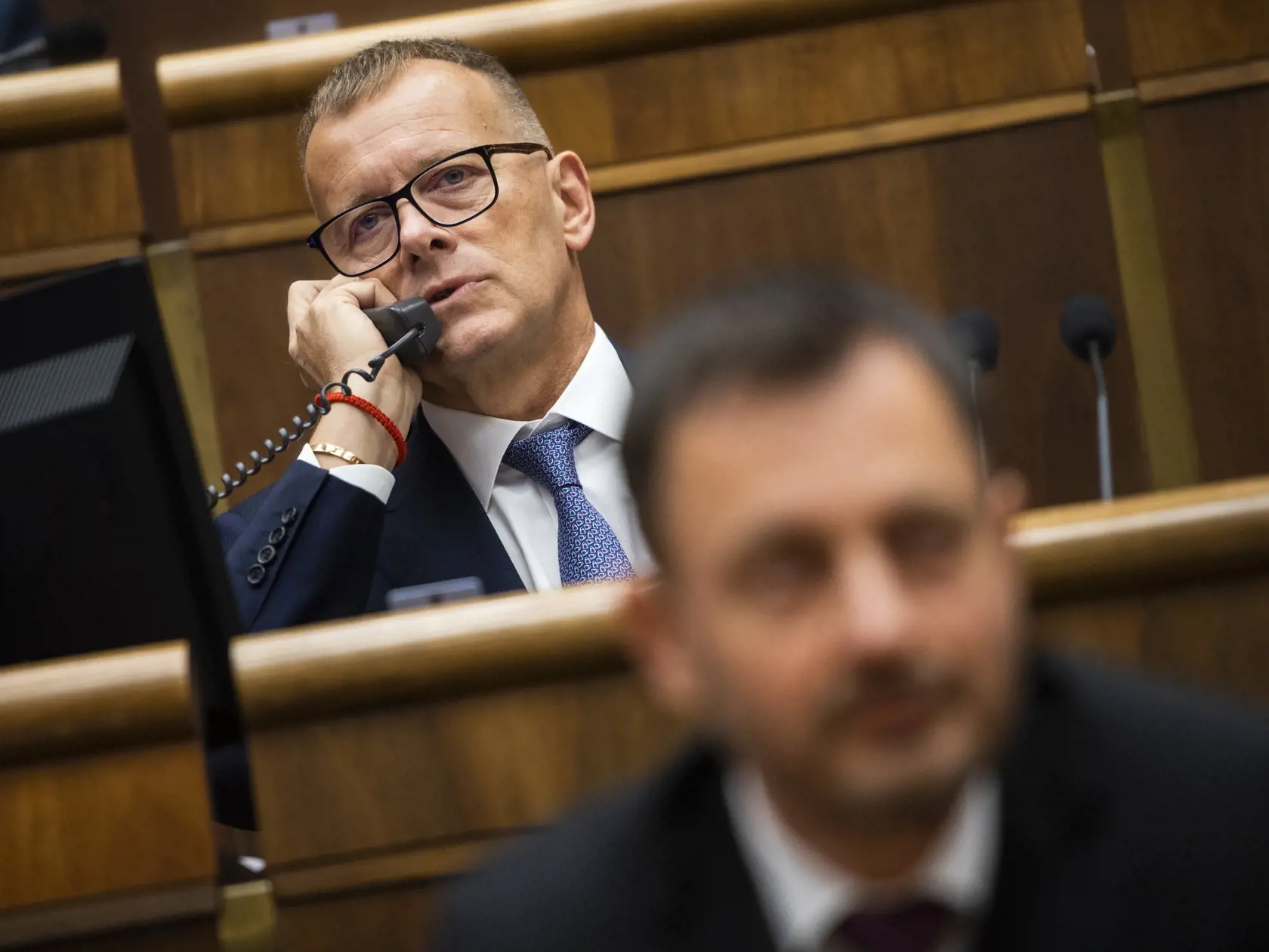 Hlasovanie o vyslovení nedôvery vláde. Krošlák tvrdí, že práve jeho hlas bol tým rozhodujúcim 76-tym.