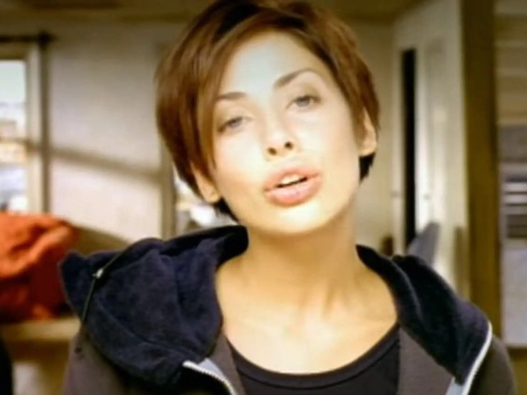 Natalie Imbruglia vo videoklipe k hitu Torn (1997)