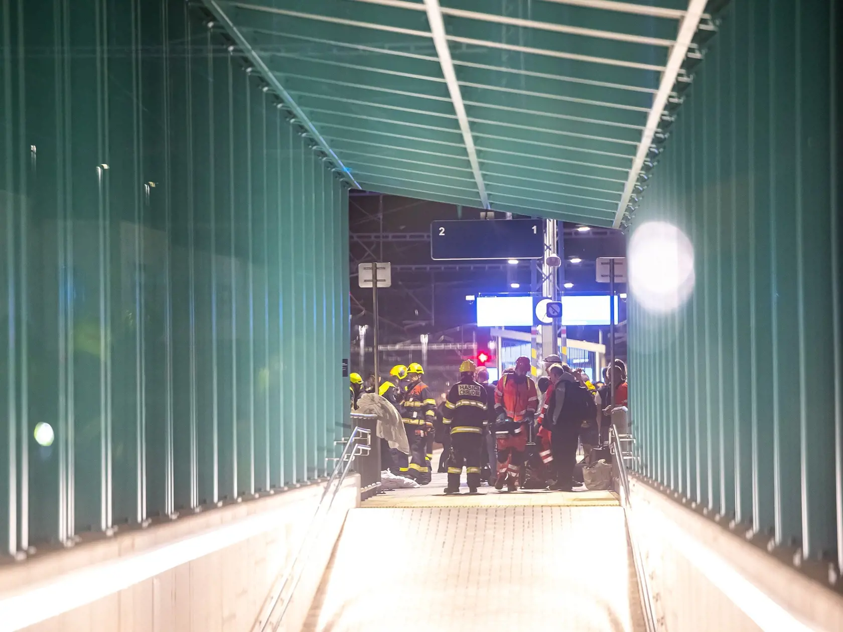 V Pardubiciach sa zrazil rýchlik s nákladným vlakom, najmenej štyria mŕtvi