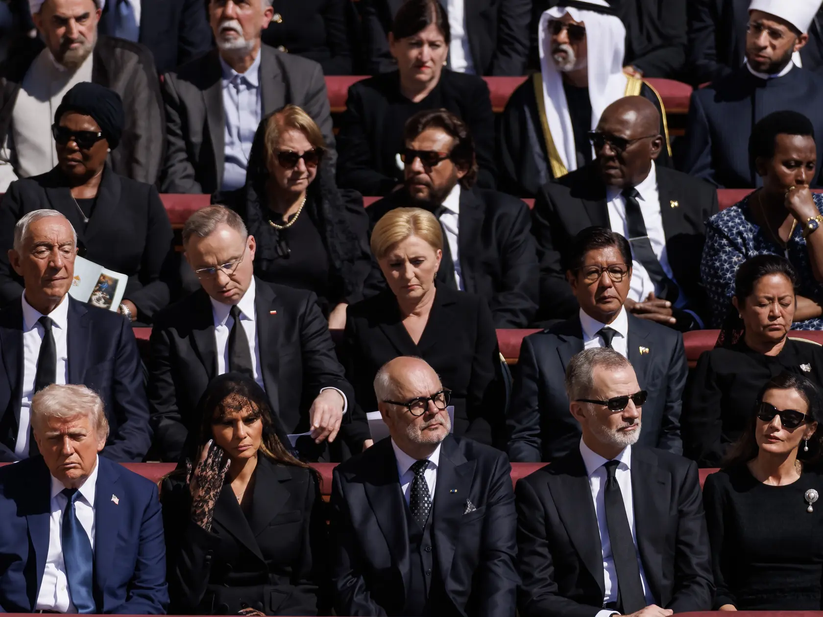 Trump s Melaniou na pohrebe pápeža Františka.