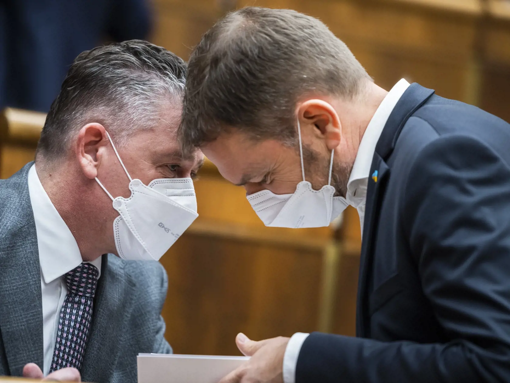 Na snímke zľava minister vnútra SR Roman Mikulec (OĽaNO) a podpredseda vlády a minister financií SR Igor Matovič (OĽaNO)