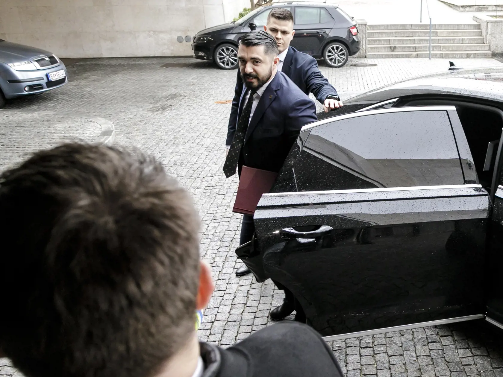 Opozícia má naďalej pochybnosti o kompetencii P. Gašpara viesť SIS.
