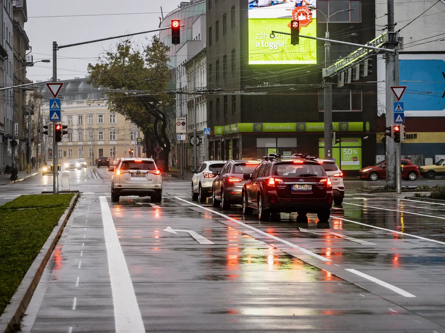 Po rozsiahlej rekonštrukcii bola ulica Mlynské nivy pre individuálnu a verejnú dopravu opätovne otvorená od pondelka 16. novembra 2020.