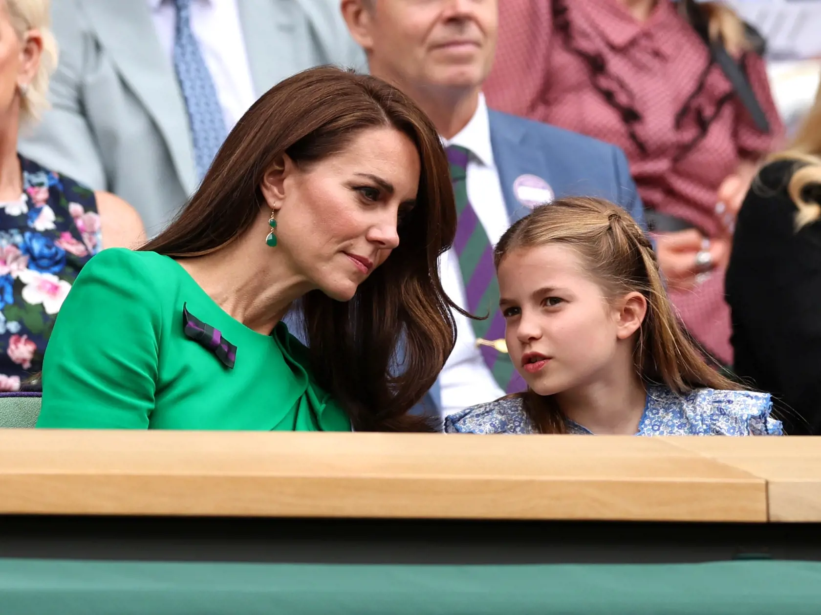 Na ikonickom Wimbledone nechýbala ani princezná Kate s Williamom, princom Georgom a princeznou Charlotte. Kate mala na sebe krásne zelené šaty, ktoré dokonale vyzdvihli jej postavu.