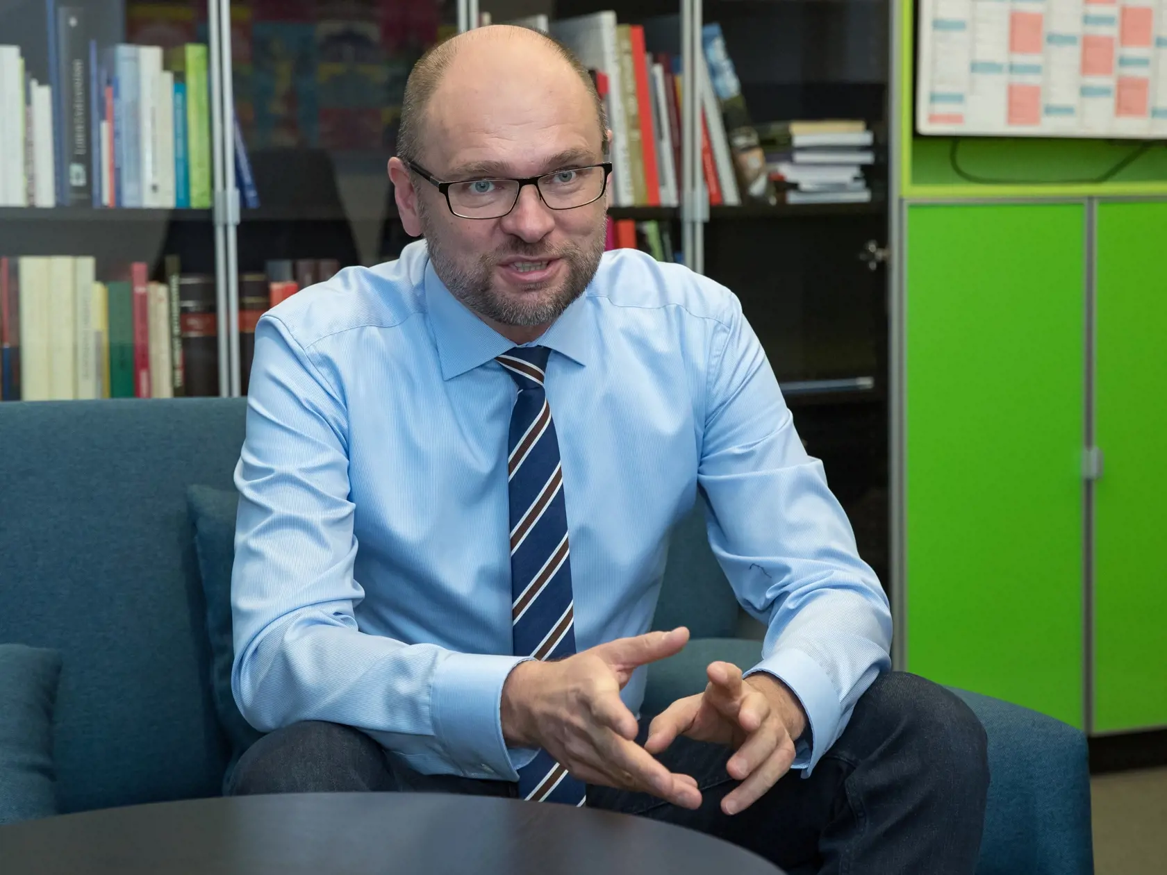 Rozhovor s lídrom politickej strany Sloboda a Solidarita (SaS) Richardom Sulíkom o aktuálnom dianí v starne a jeho pohľade na súčasnú politickú situáciu na Slovensku. Rozhovor pre týždenník Plus 7 dní.
