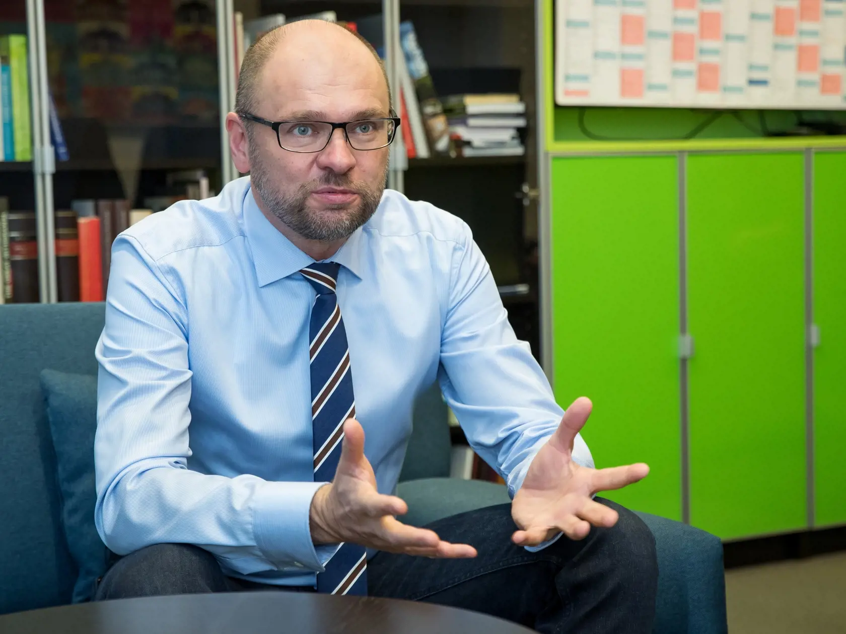 Rozhovor s lídrom politickej strany Sloboda a Solidarita (SaS) Richardom Sulíkom o aktuálnom dianí v starne a jeho pohľade na súčasnú politickú situáciu na Slovensku. Rozhovor pre týždenník Plus 7 dní.