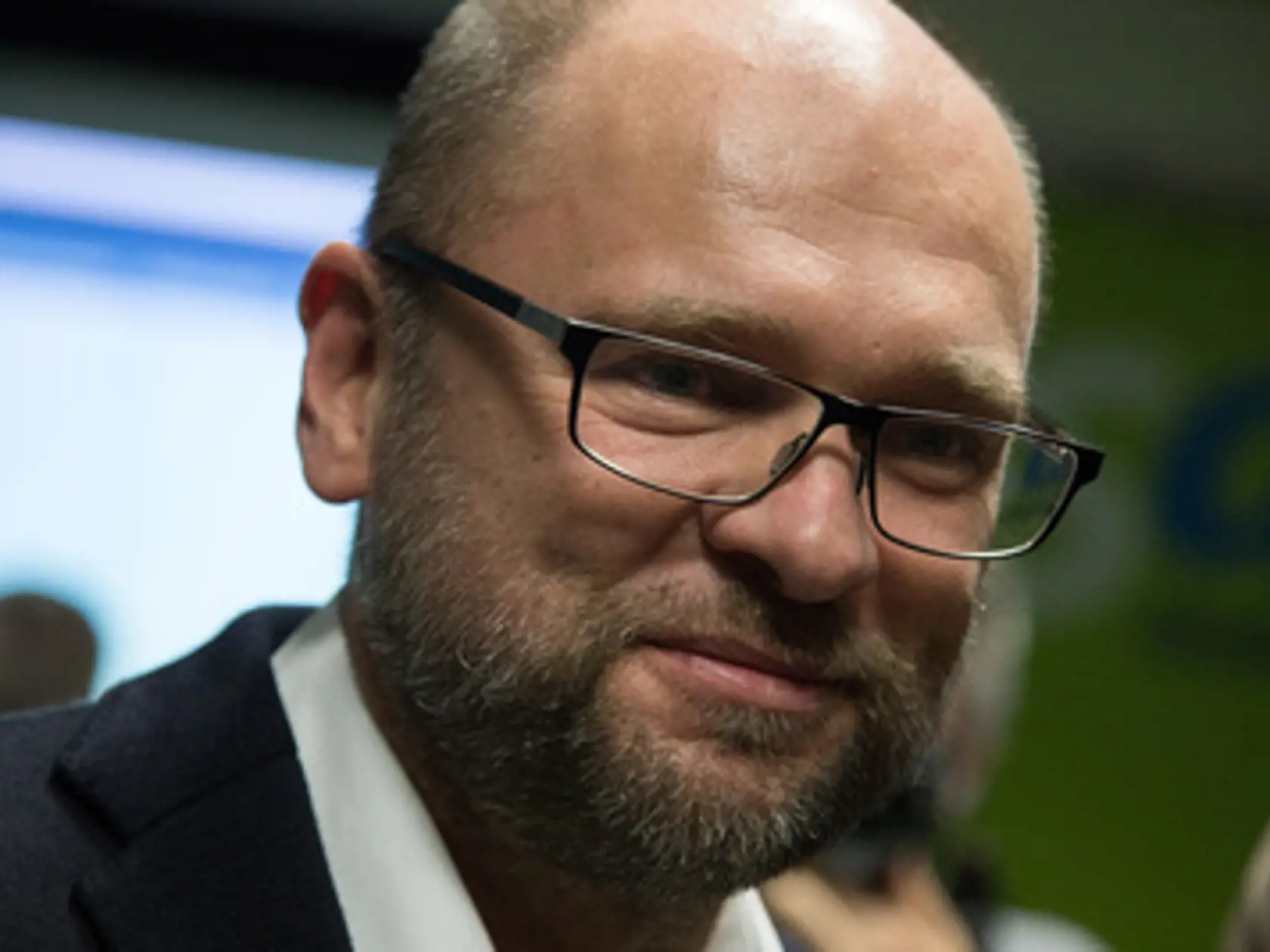 Predseda SaS Richard Sulík vo volebnej centrále kandidáta na post predsedu BSK Juraja Drobu.