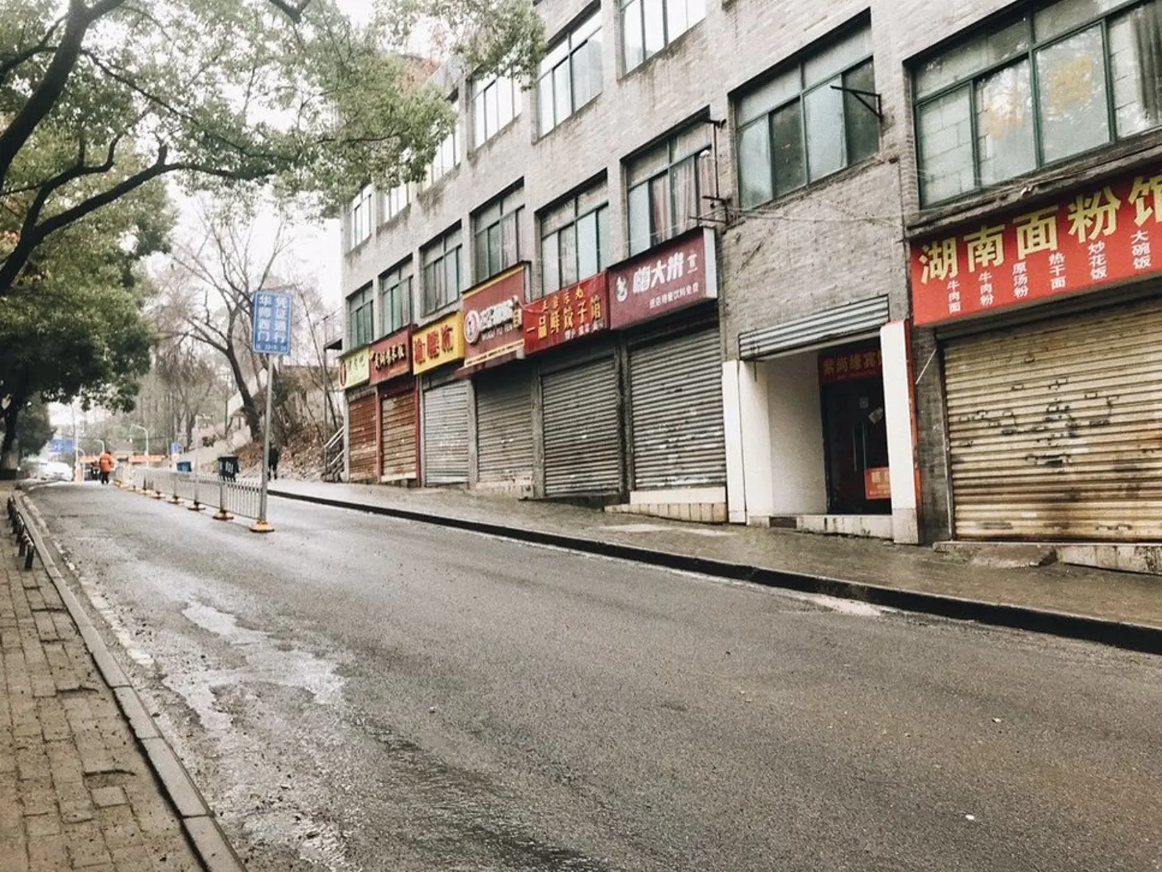 Takto vyzerajú ulice v 11- miliónovom meste Wuhan, v ktorom vypukla nákaza.