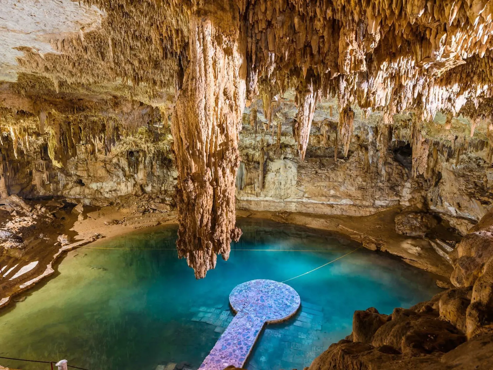 Cenote Suytun, Mexiko.
