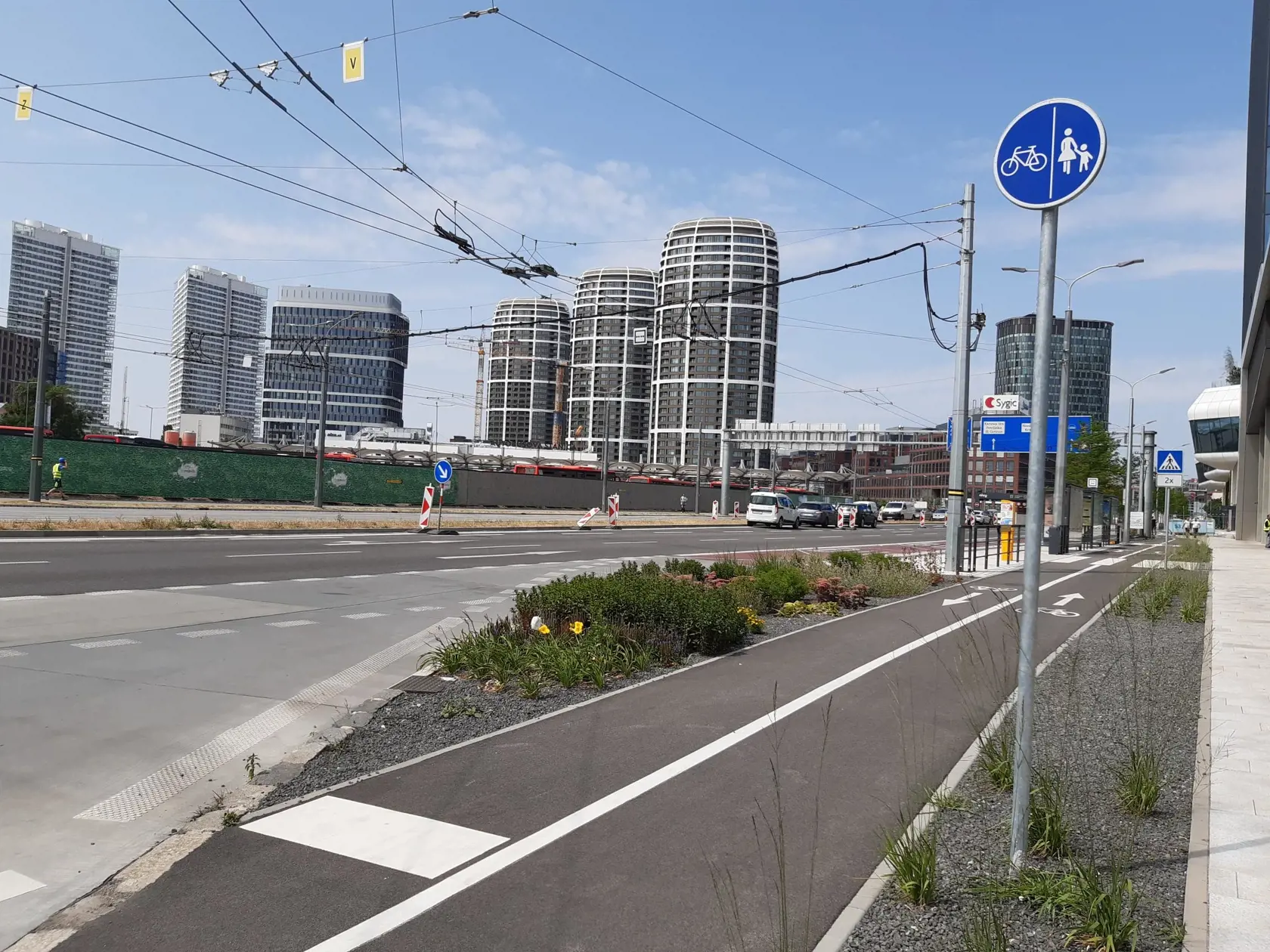 Mlynské nivy museli kvôli nálezu leteckej bomby evakuovať.