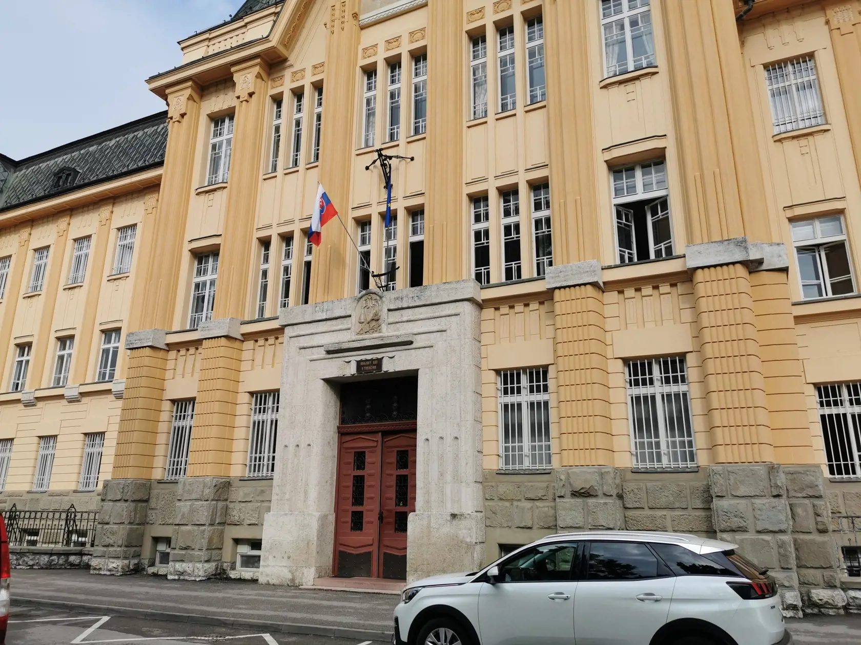 Krajský súd v Trenčíne rozhodoval o osude muža, ktorý si dohodol rande s 13-ročným dievčaťom.