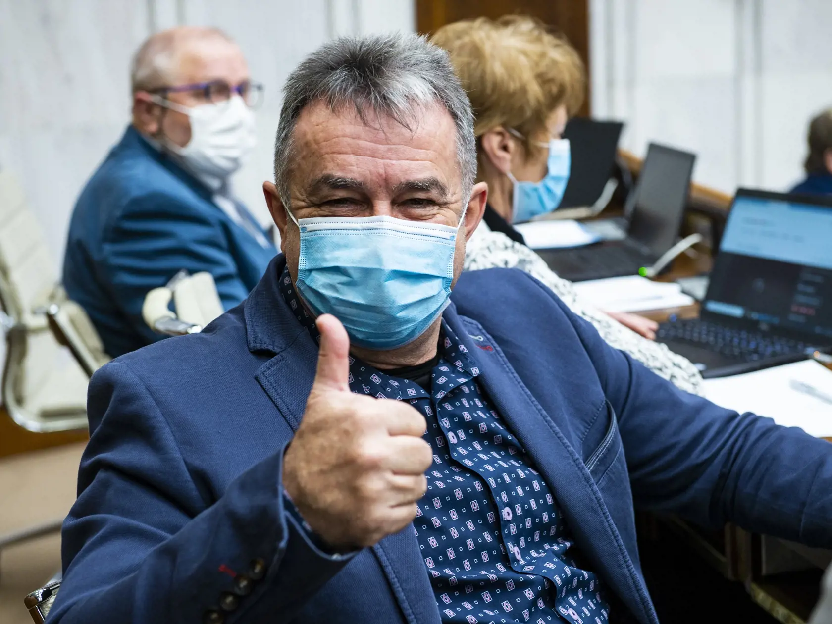 „Teraz som napríklad robil už trinásty ročník jednej akcie s Milanom Štefánikom a niektorí sú schopní mi vyčítať, že aj na tomto´ zarábam. Pritom to robím trinásť rokov nezištne," konštatoval Pročko. „Stačí si prečítať komentáre na Facebooku," doplnil znechutene.