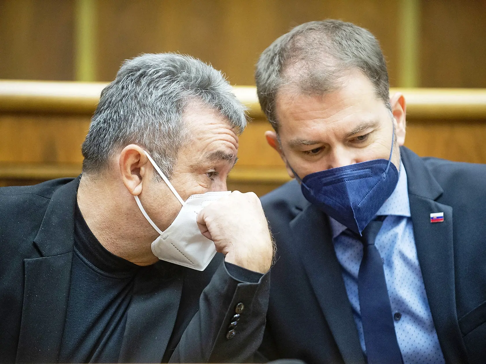 „Sú ľudia v mojom živote, ktorých si stále vážim a dôverujem im. Sú ľudia, ktorí si zaslúžia nielen ohováranie či zlo na Facebooku. A sú osoby, o ktorých chcem povedať, že toto sú naozaj čestní ľudia, s ktorými chcem naďalej spolupracovať," tvrdí bývalý zabávač.