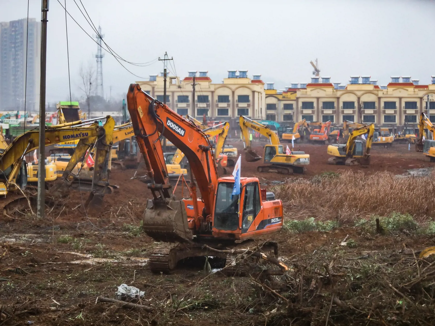 V Číne pre epidémiu vírusu postavia nemocnicu s kapacitou 1000 lôžok a rozlohou 25-tisíc metrov štvorcových.
