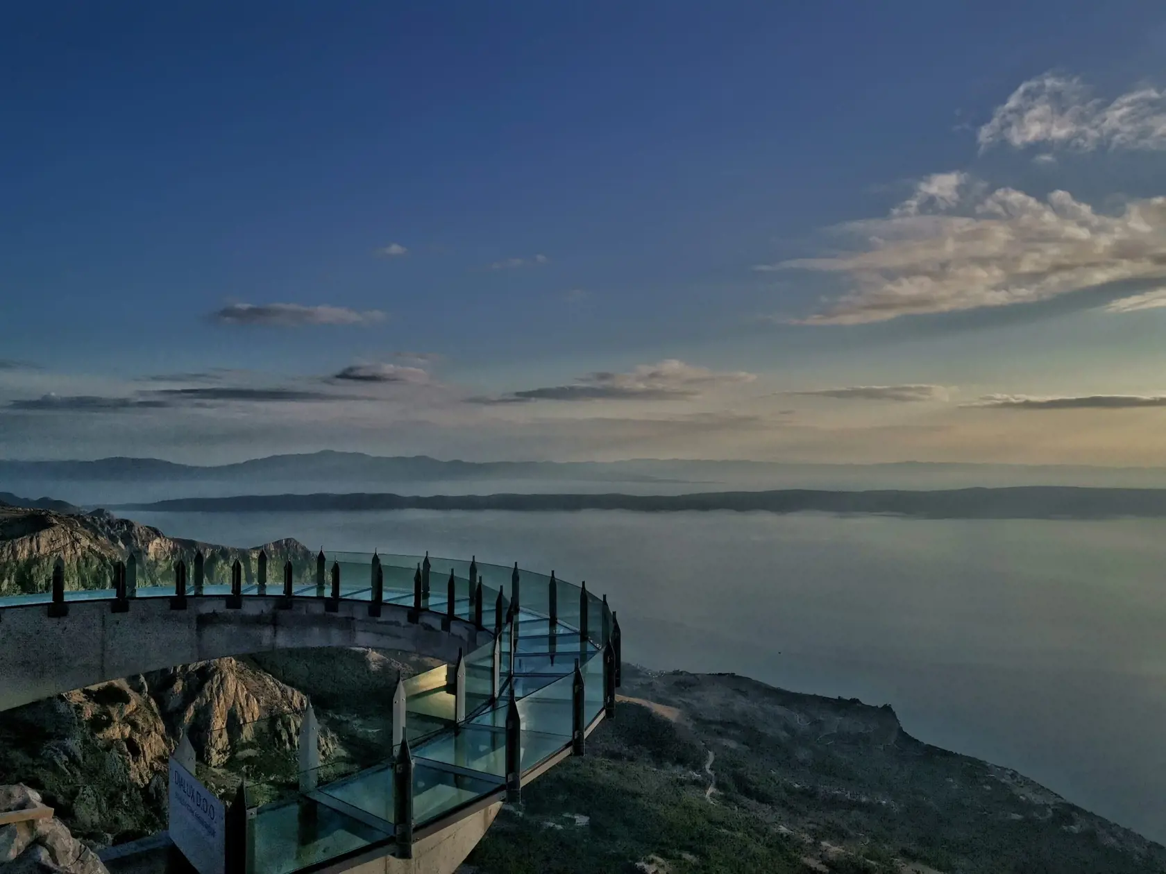 Skywalk Biokovo nájdete na Makarskej riviére.