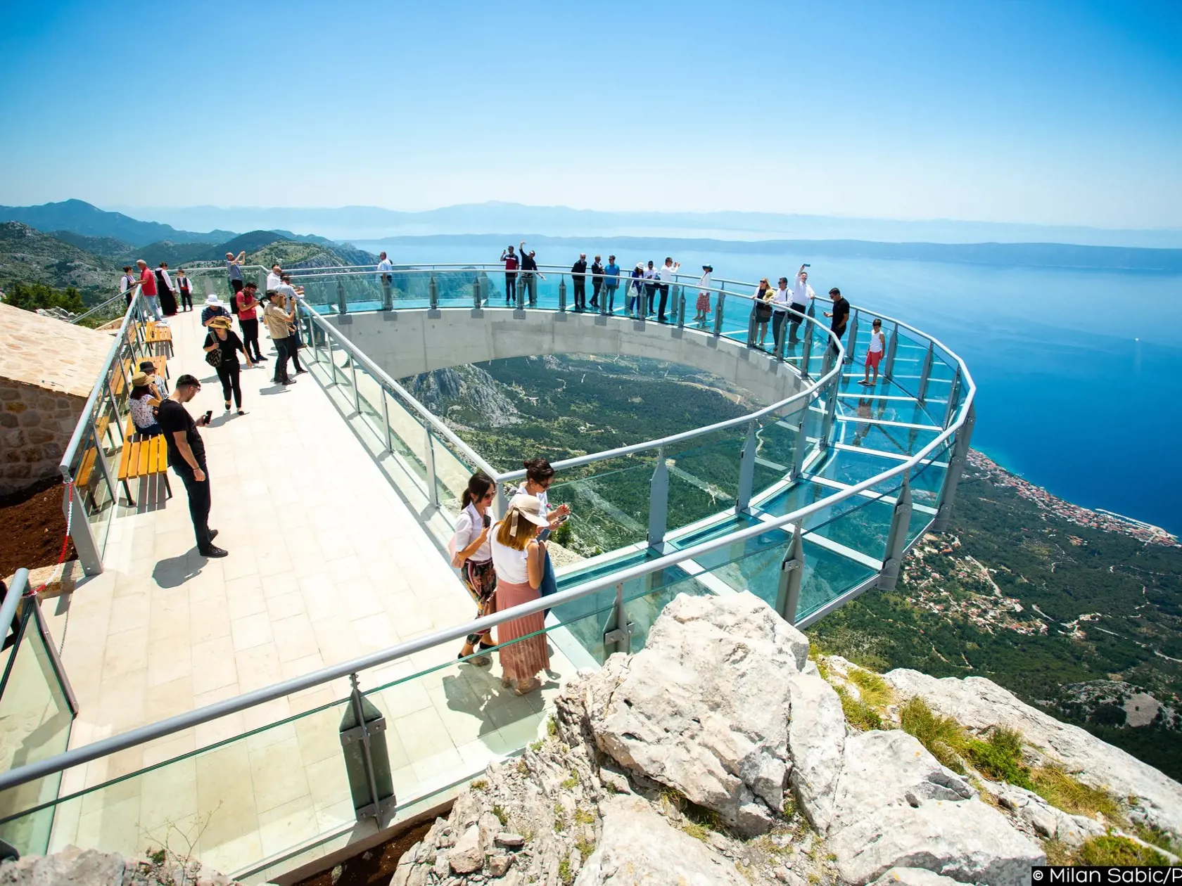 Skywalk Biokovo nájdete na Makarskej riviére.