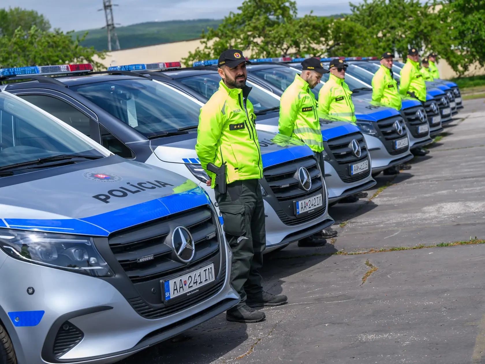 Na snímke odovzdané nové služobné vozidlá pre potreby polície v Bratislave 24. apríla 2025. FOTO TASR - Jaroslav Novák