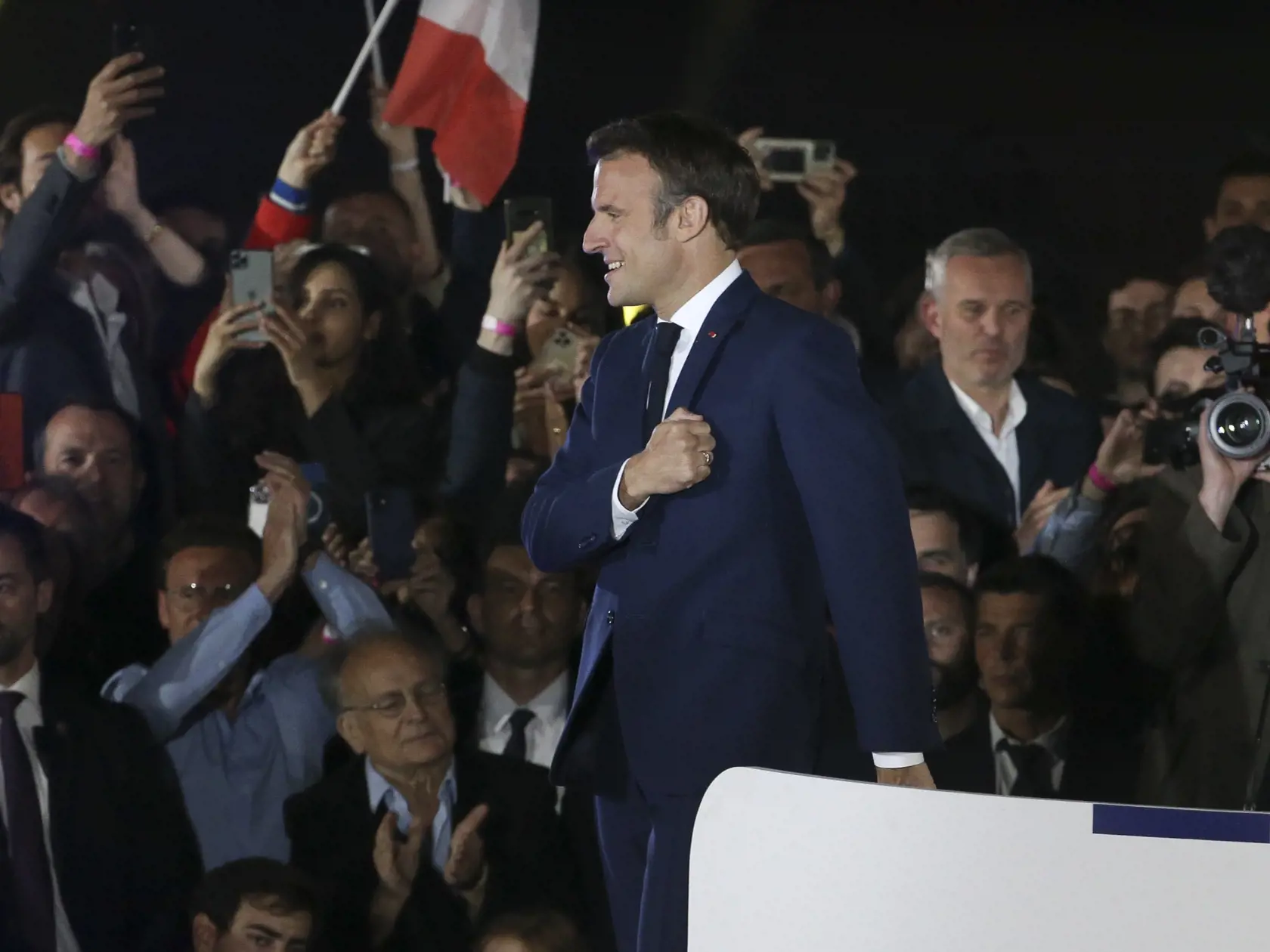 Emanuel Macron sa v nedeľu stal staronovým prezidentom Francúzska.