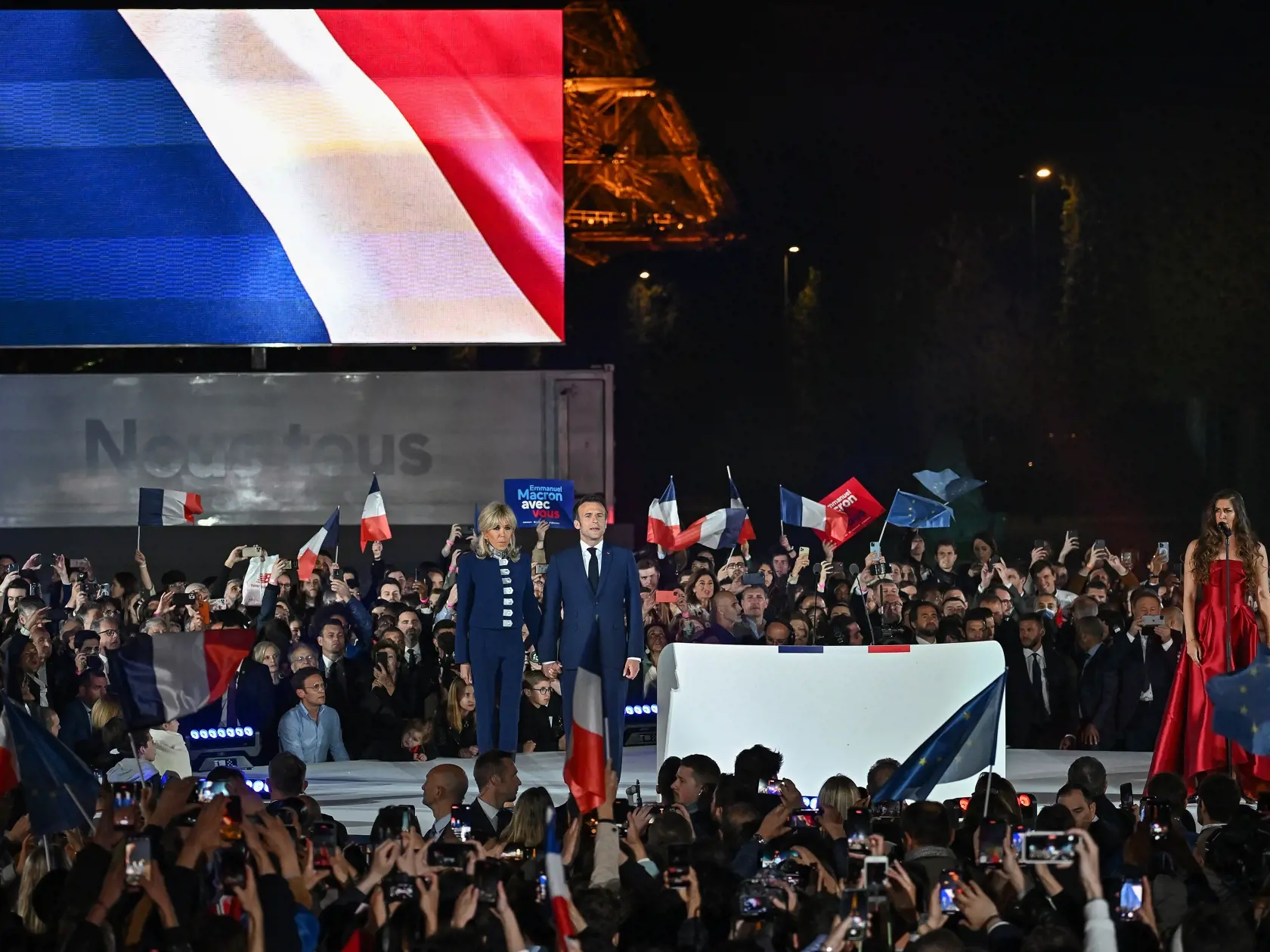 Macronovci ďakujú svojim voličom.