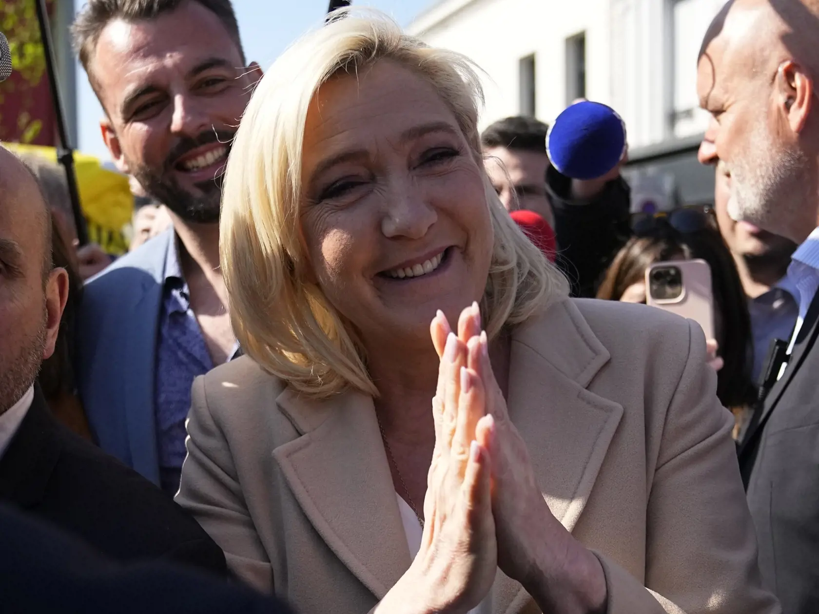 Na snímke krajne pravicová prezidentská kandidátka Marine Le Penová počas svojej kampane 22. apríla 2022 vo francúzskom meste Etaples.