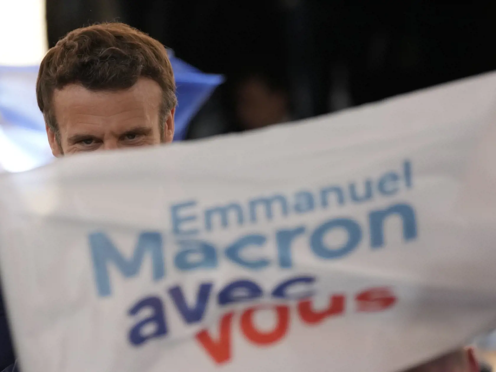 Súčasný francúzsky prezident a prezidentský kandidát Emmanuel Macron hovorí počas kampane 22. apríla 2022 vo francúzskom meste Figeac. Druhé kolo prezidentských volieb vo Francúzsku sa uskutoční v nedeľu 24. apríla.