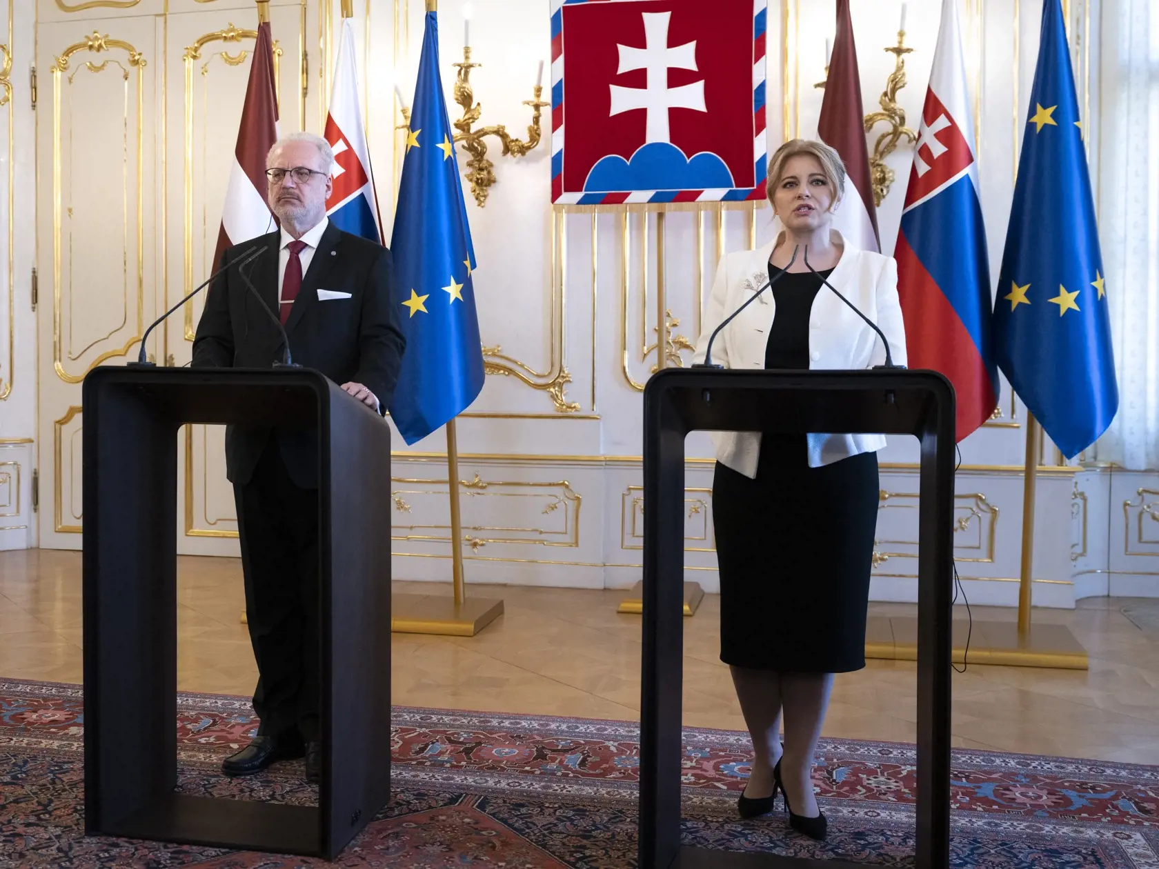 Na snímke prezidentka SR Zuzana Čaputová a lotyšský prezident Egils Levits počas tlačovej konferencie v Prezidentskom paláci 28. marca 2022 v Bratislave. FOTO TASR - Pavel Neubauer



 

