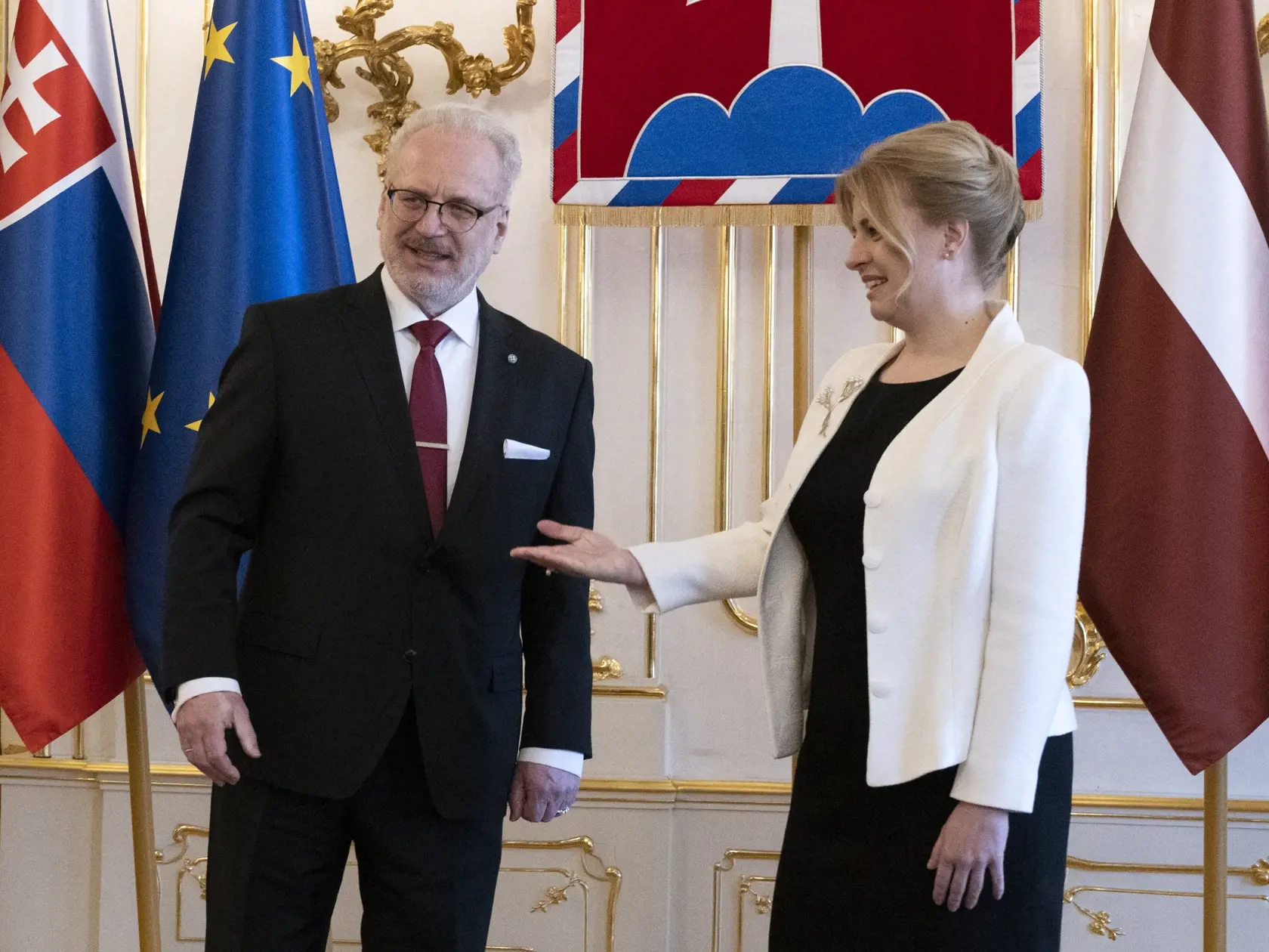 Na snímke prezidentka SR Zuzana Čaputová a lotyšský prezident Egils Levits počas prijatia v Prezidentskom paláci 28. marca 2022 v Bratislave. FOTO TASR - Pavel Neubauer



 
