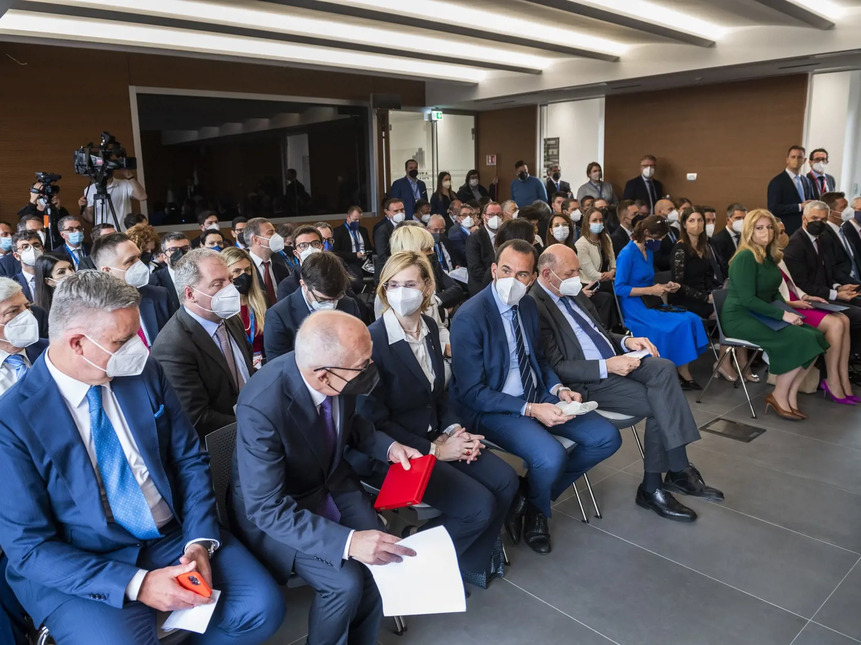 Na snímke vpravo prezidentka SR Zuzana Čaputová počas otvorenia podnikateľského fóra B2B v Ríme 21. apríla 2022. FOTO TASR - Jaroslav Novák