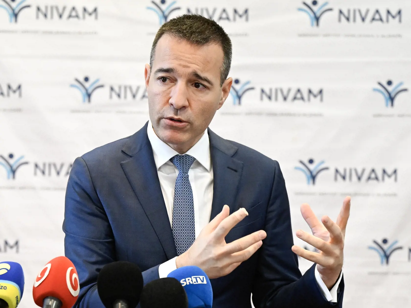 Na snímke minister školstva, výskumu, vývoja a mládeže SR Tomáš Drucker (Hlas-SD) počas tlačovej konferencie 21. novembra 2024 v Bratislave.