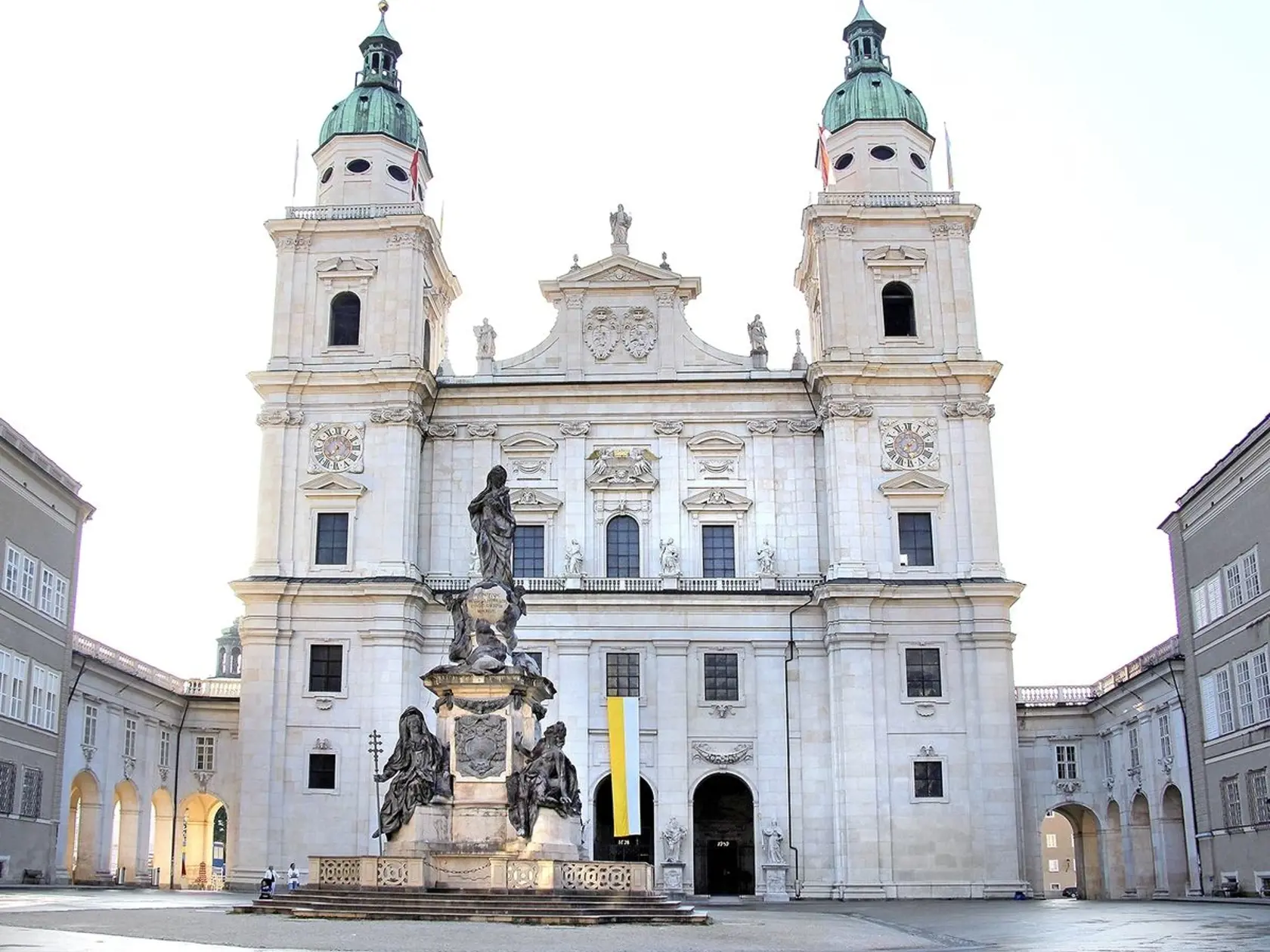 V tejto katedrále bol Mozart  pokrstený, neskôr tu  hrával.