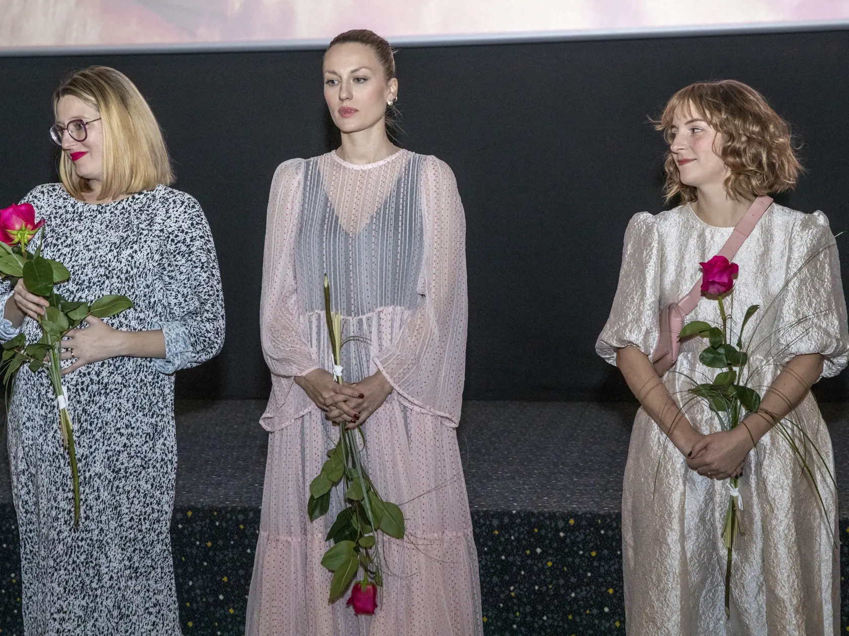 Herečka Natália Germáni (v strede) na premiére filmu Jej telo.