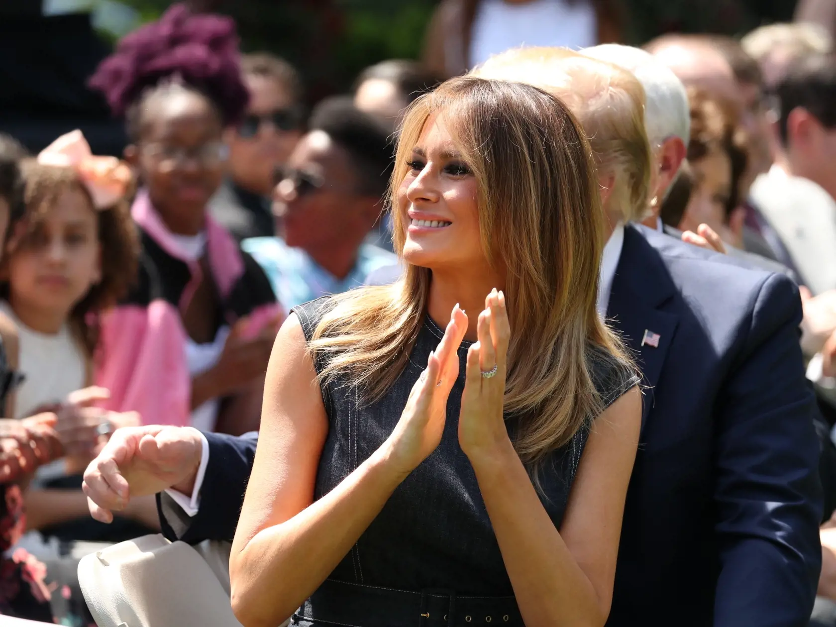 Podľa amerikanistu Melaniu Trump úloha prvej dámy nebaví, radšej by vraj nakupovala a starala sa o syna.