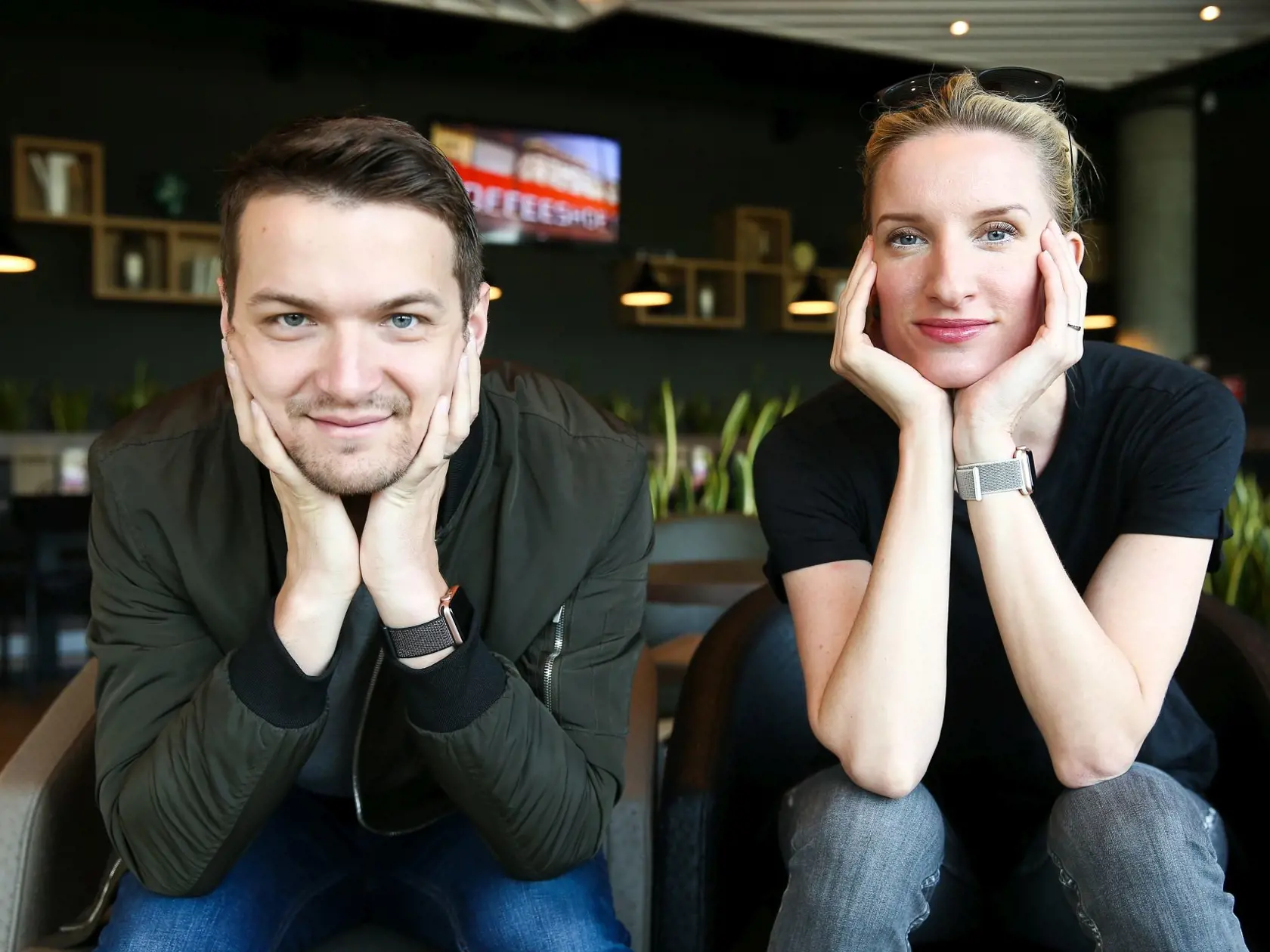 Adela Vinczeová a Viktor Vincze pri rozhovore pre denník Plus JEDEN DEŇ v Bratislave.
