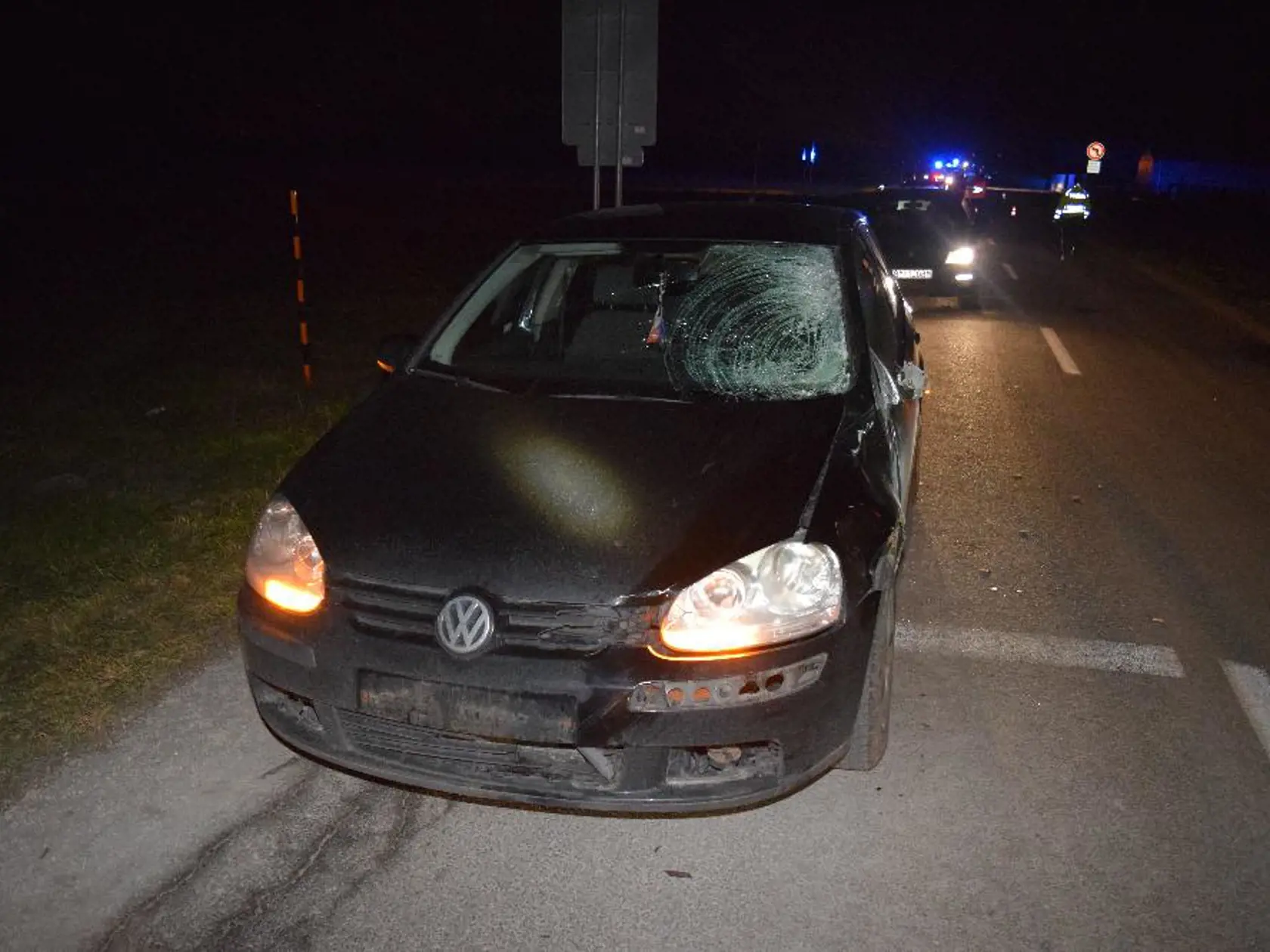 Obeťou nebezpečnej jazdy mladých ľudí sa tento raz stal 45-ročný Braňo Hvorečný z Bytče. O udalosti, ktorá sa stala 28. januára o 22:45 hod. na ceste III/2004 v smere jazdy od Bytče do Predmiera (okr. Bytča), okamžite informovala polícia žilinského kraja.