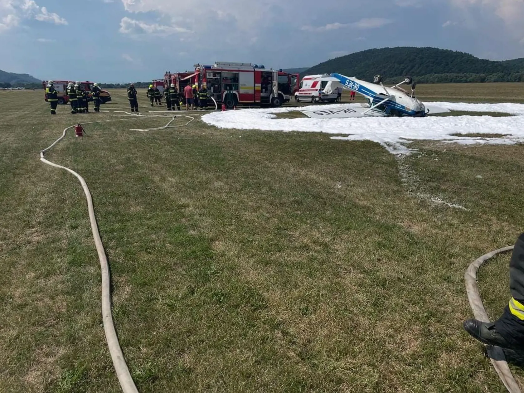 Pád lietadla v Kamenici nad Cirochou, v sobotu 17.8.2024. Na mieste zasahovali aj DHZ Kamenica nad Cirochou.