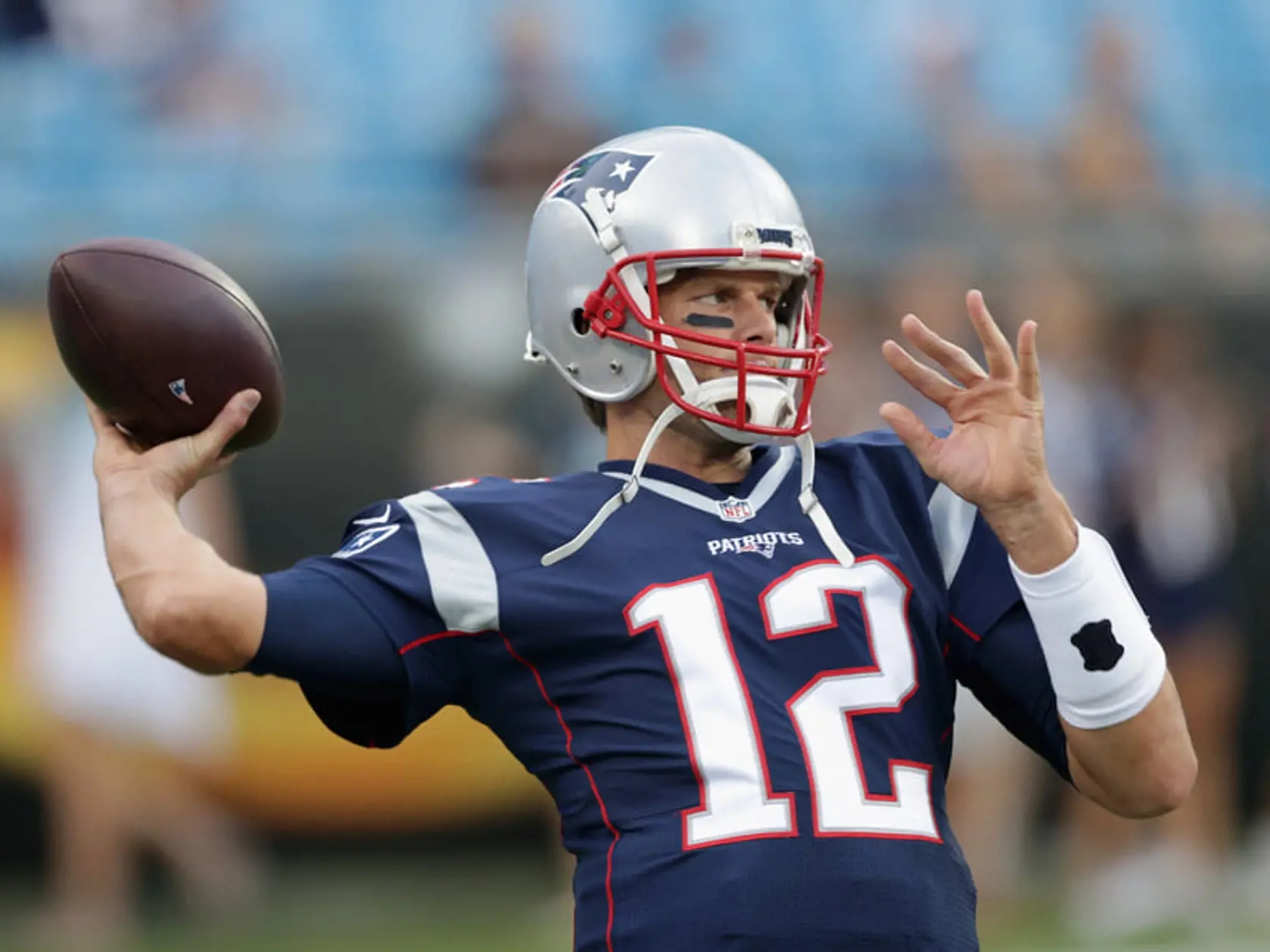 Tom Brady je jednou z najväčších hviezd amerického futbalu a už teraz sa nezmazateľne zapísal do jeho histórie.