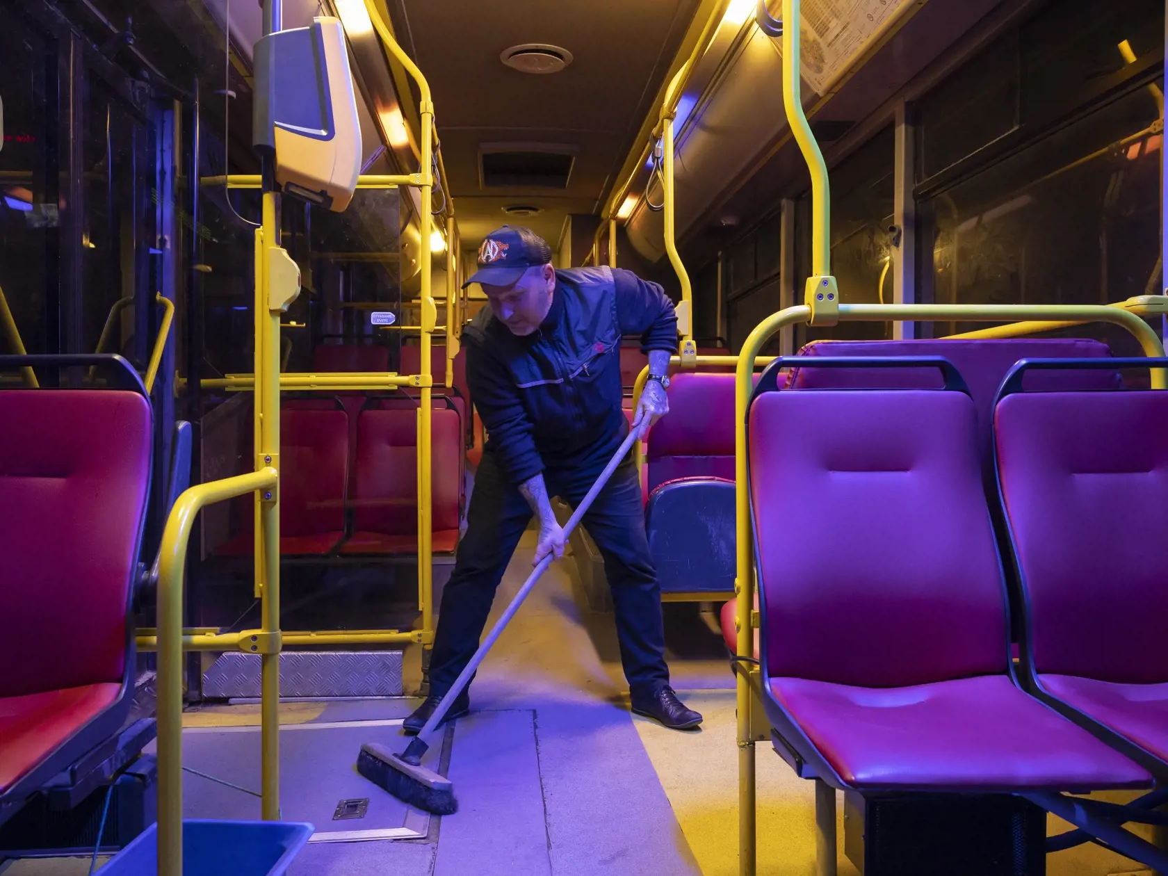 Do lokality chodí jediný autobus. Ten využívajú, podľa slov vodiča Romana (45) iba klienti nocľahárne. On sám linku inicioval a aj presadil.