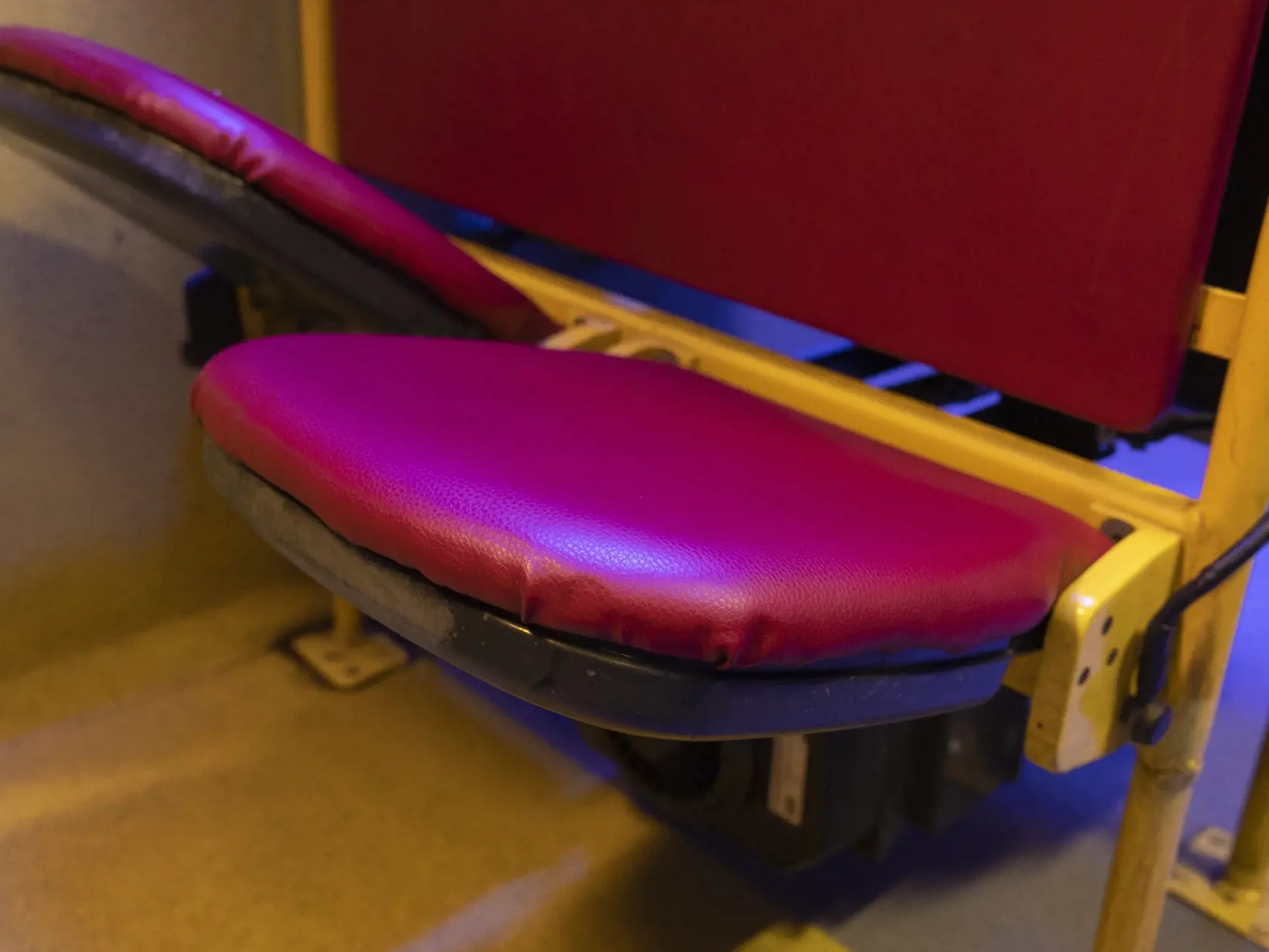 Do lokality chodí jediný autobus. Ten využívajú, podľa slov vodiča Romana (45) iba klienti nocľahárne. On sám linku inicioval a aj presadil.