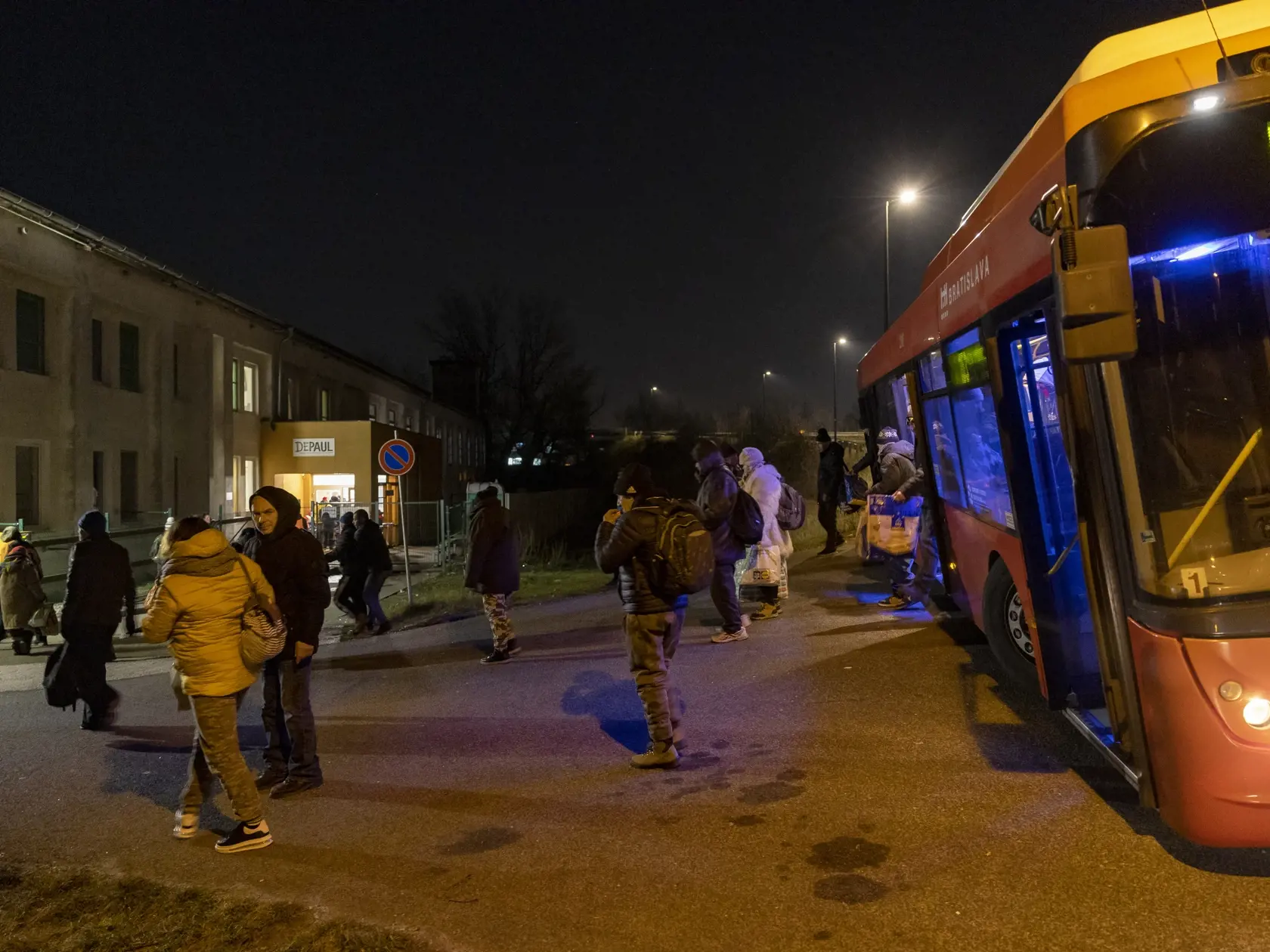 Do lokality chodí jediný autobus. Ten využívajú, podľa slov vodiča Romana (45) iba klienti nocľahárne. On sám linku inicioval a aj presadil.